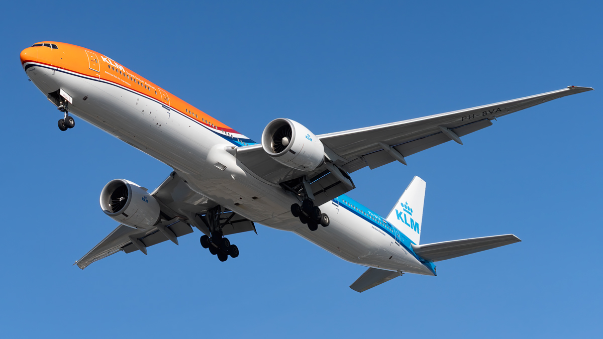 Full size: KLM Boeing 777-300ER PH-BVA at Vancouver International Airport