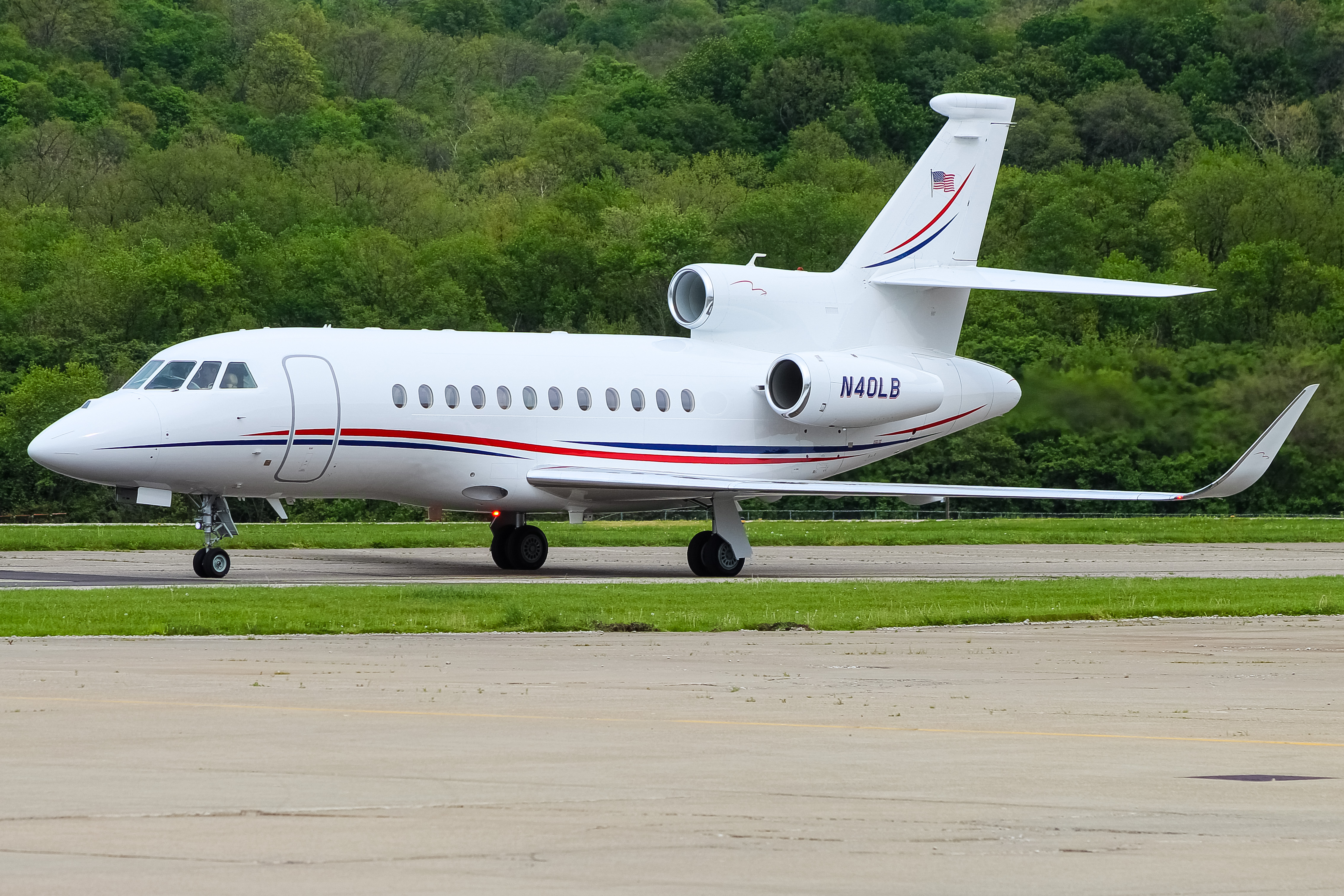 Full size: PRIVATE Dassault Falcon 900EX N40LB at Cincinnati Municipal Airport/Lunken Field