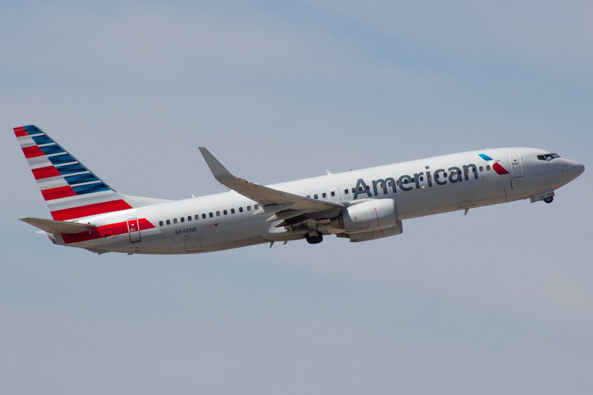 Full size: American Airlines Boeing 737-800 N848NN at Charlotte/Douglas International Airport