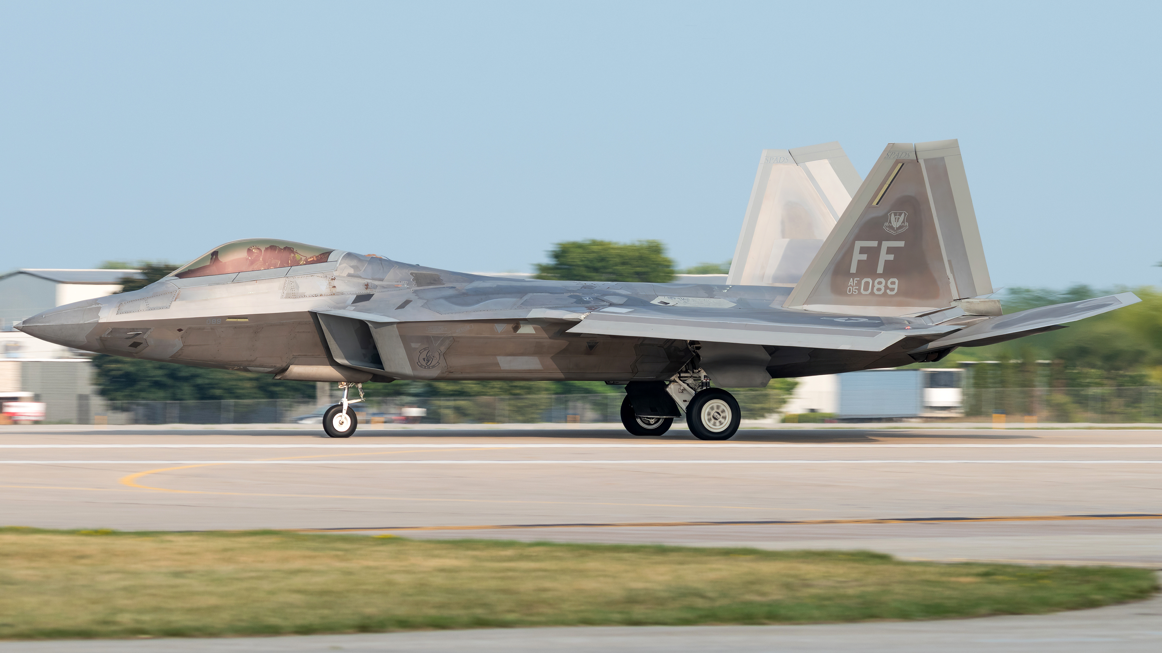 Full size: USAF - United States Air Force Lockheed Martin F-22A Raptor 05-4089 at Wittman Regional Airport