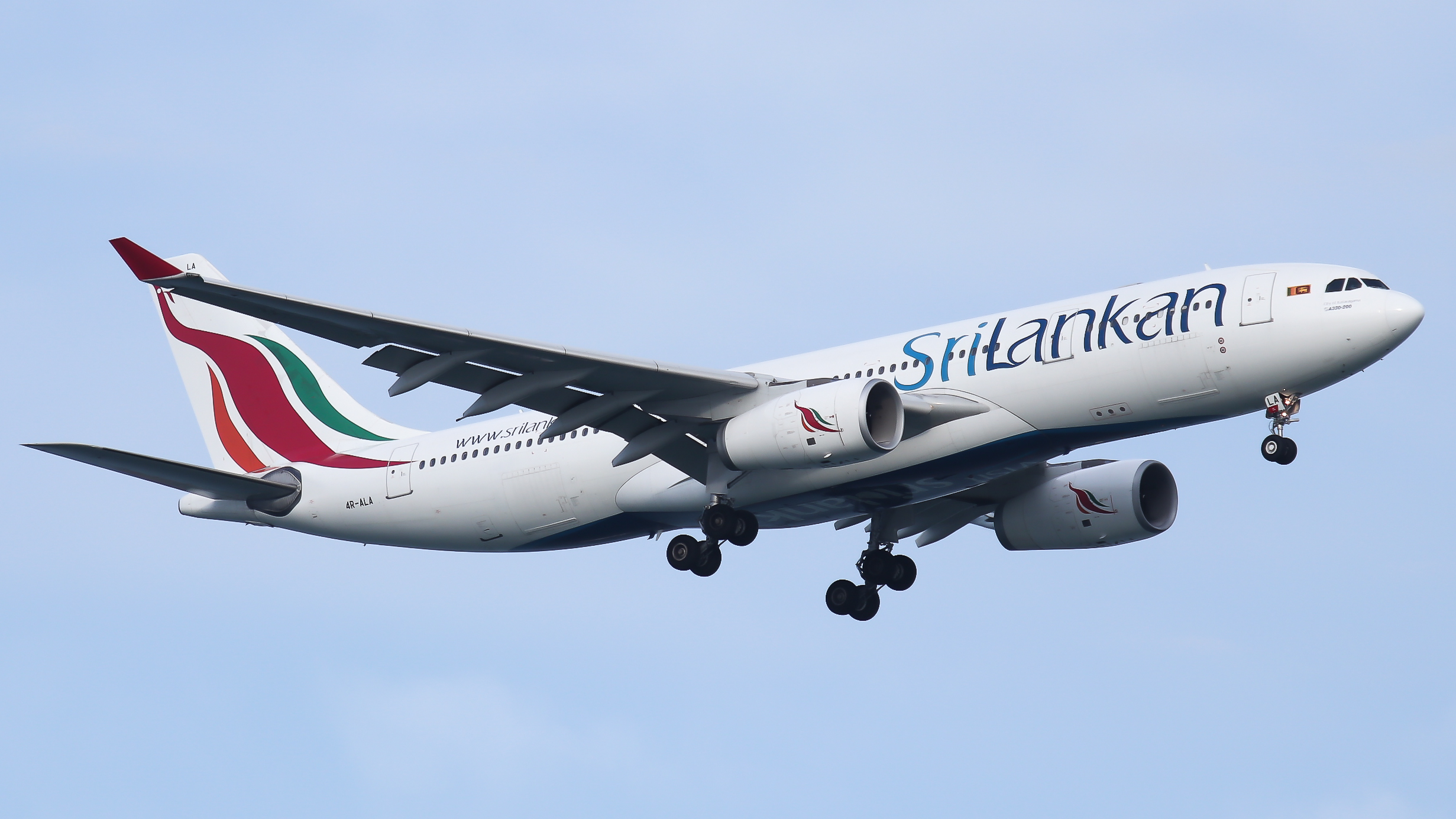 Full size: SriLankan Airlines Airbus A330-200 4R-ALA at Singapore-Changi Airport