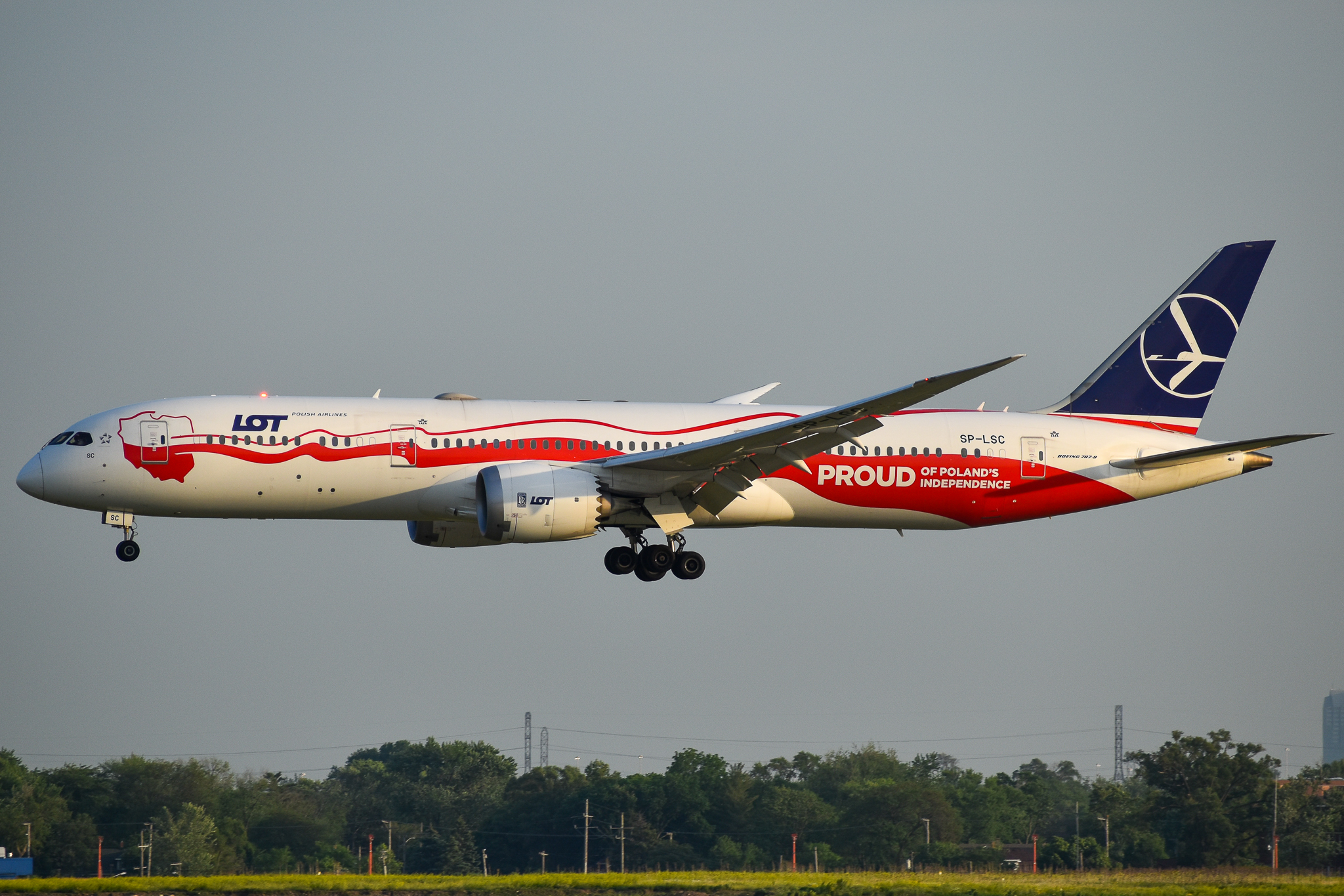 Full size: LOT Polish Airlines Boeing 787-9 SP-LSC at Chicago O'Hare International Airport