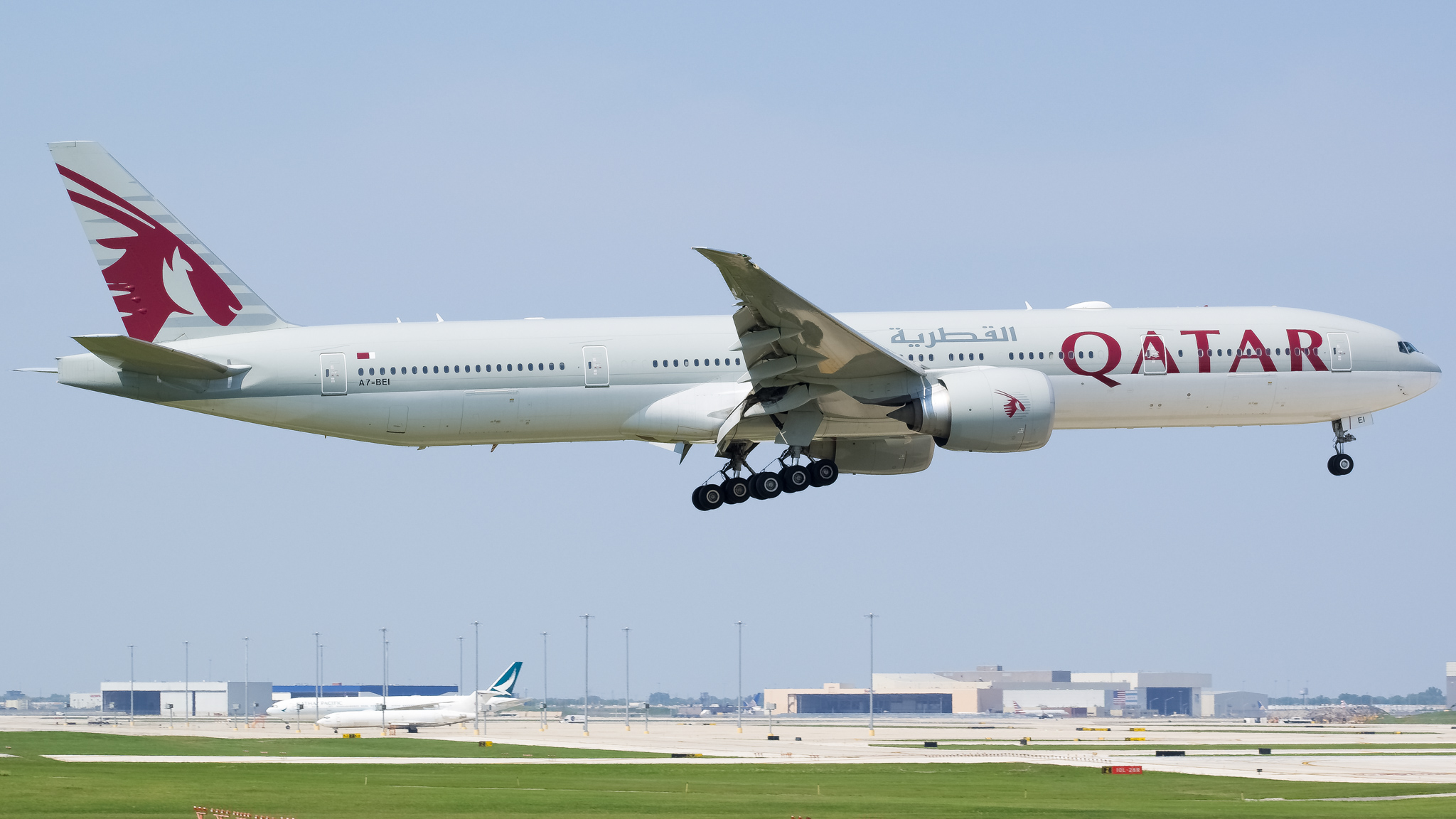 Full size: Qatar Airways Boeing 777-300ER A7-BEI at Chicago O'Hare International Airport