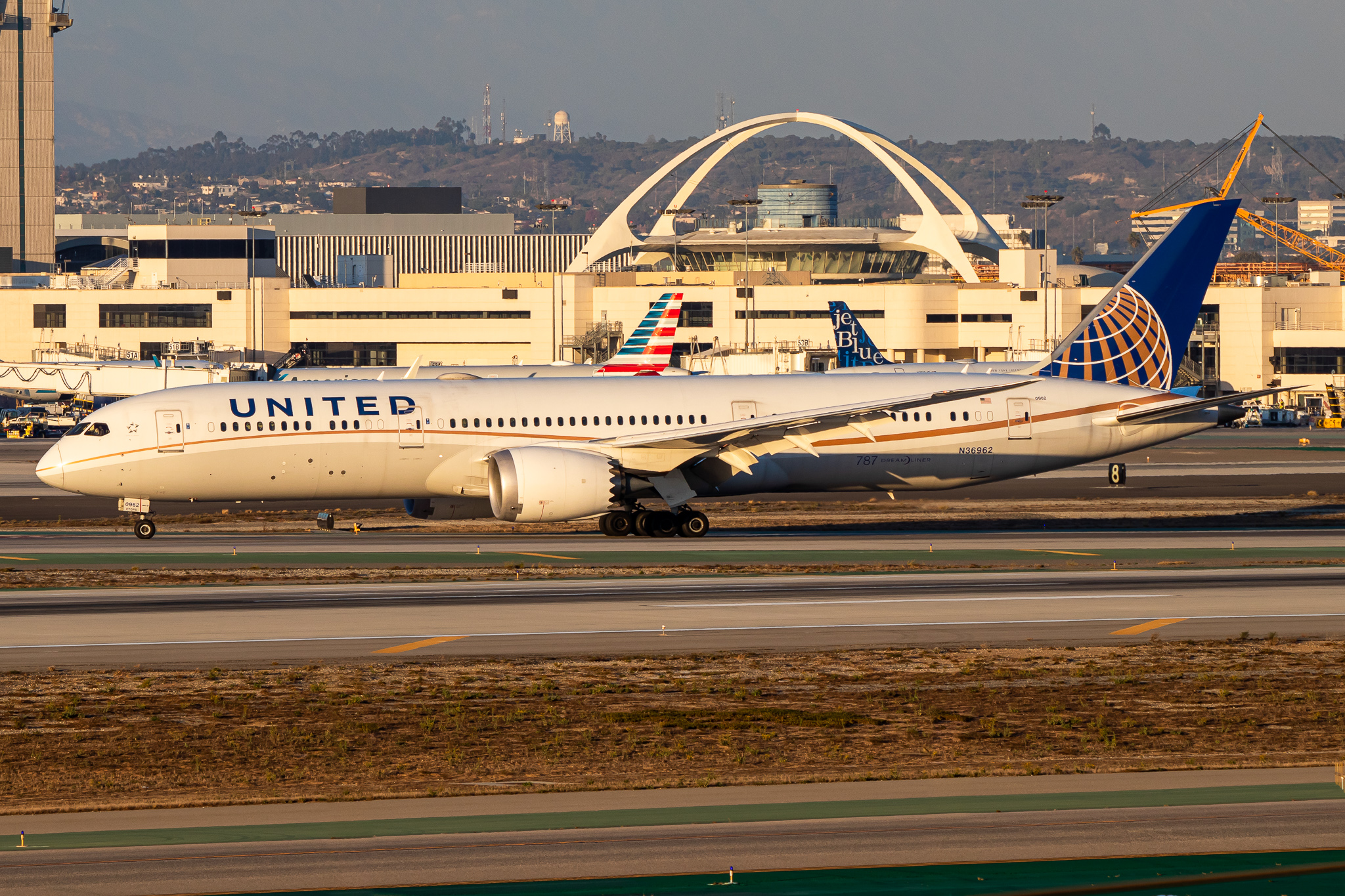 Full size: United Airlines Boeing 787-9 N36962 at Los Angeles International Airport