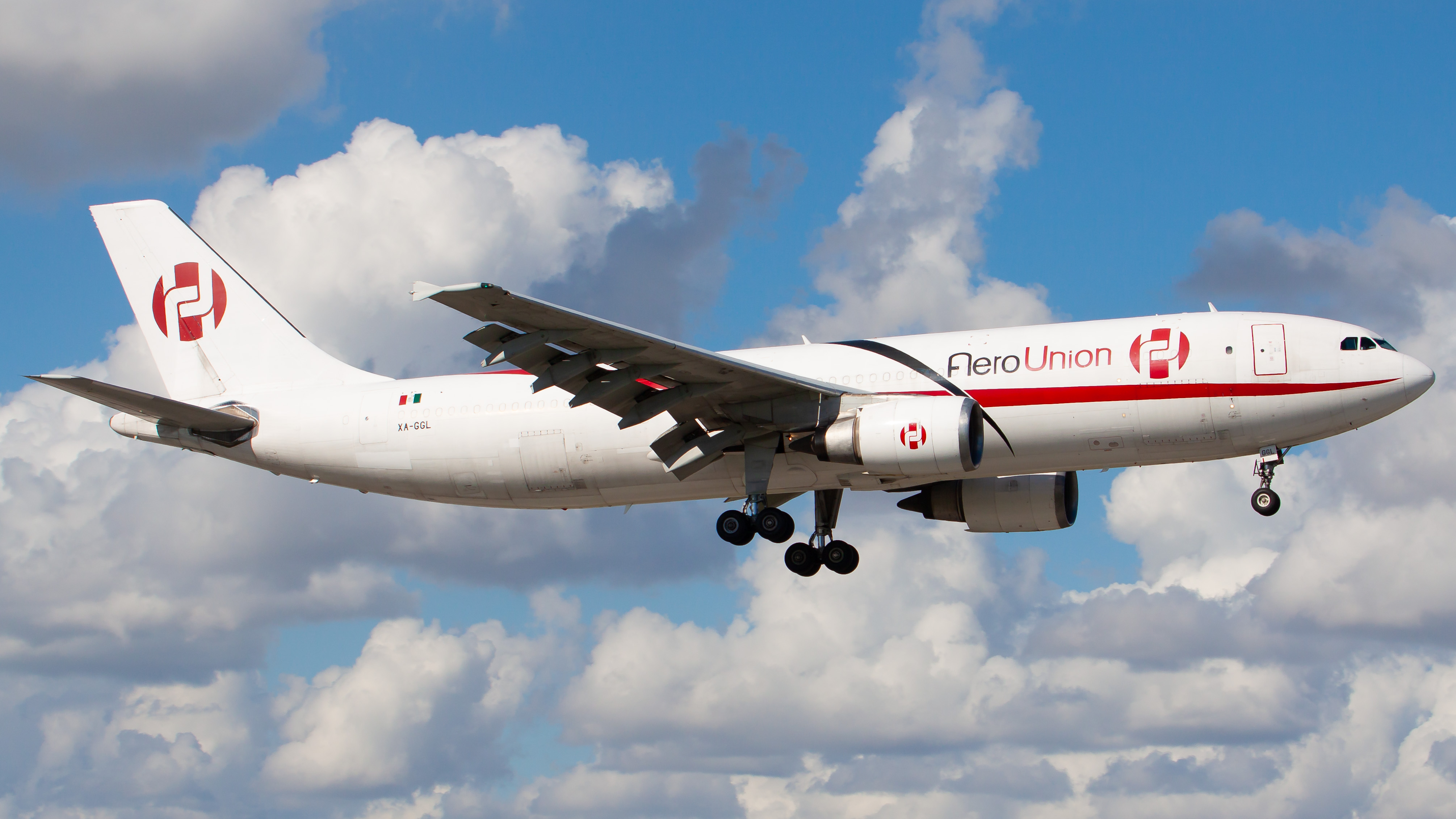 Full size: AeroUnion Airbus A300F-600 XA-GGL at Miami International Airport