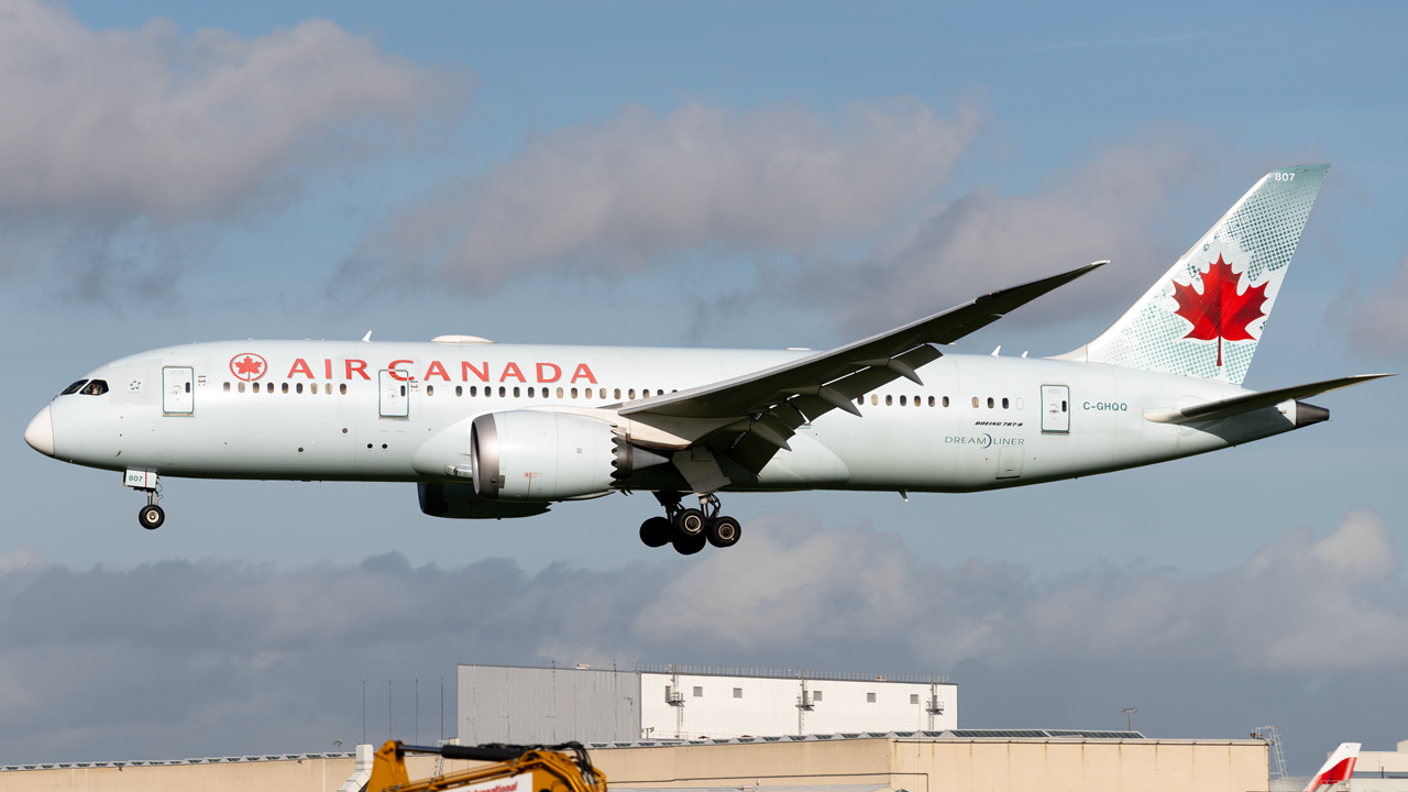 Full size: Air Canada Boeing 787-8 C-GHQQ at London Heathrow International Airport