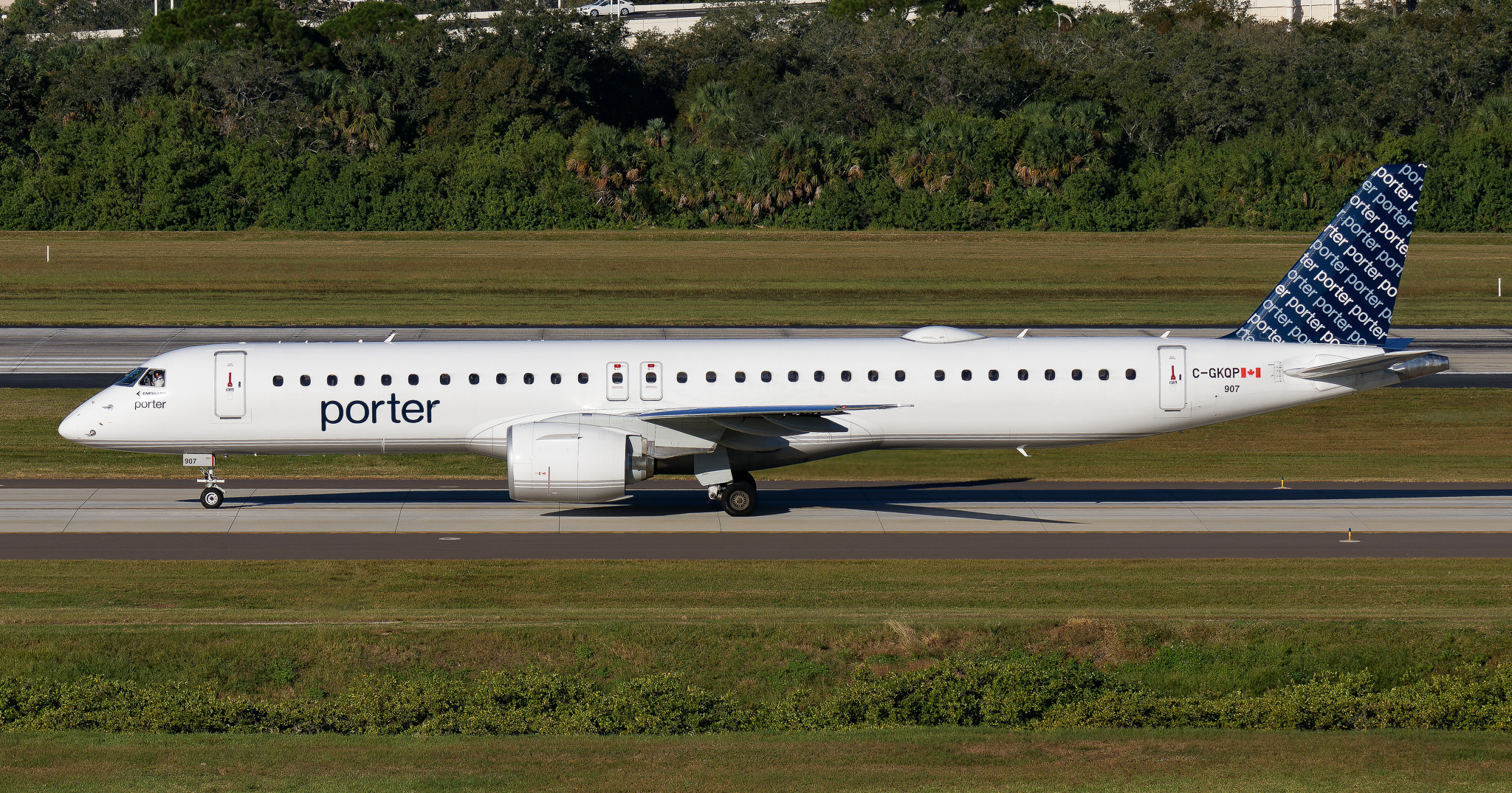 Full size: Porter Airlines Embraer E195-E2 C-GKQP at Tampa International Airport