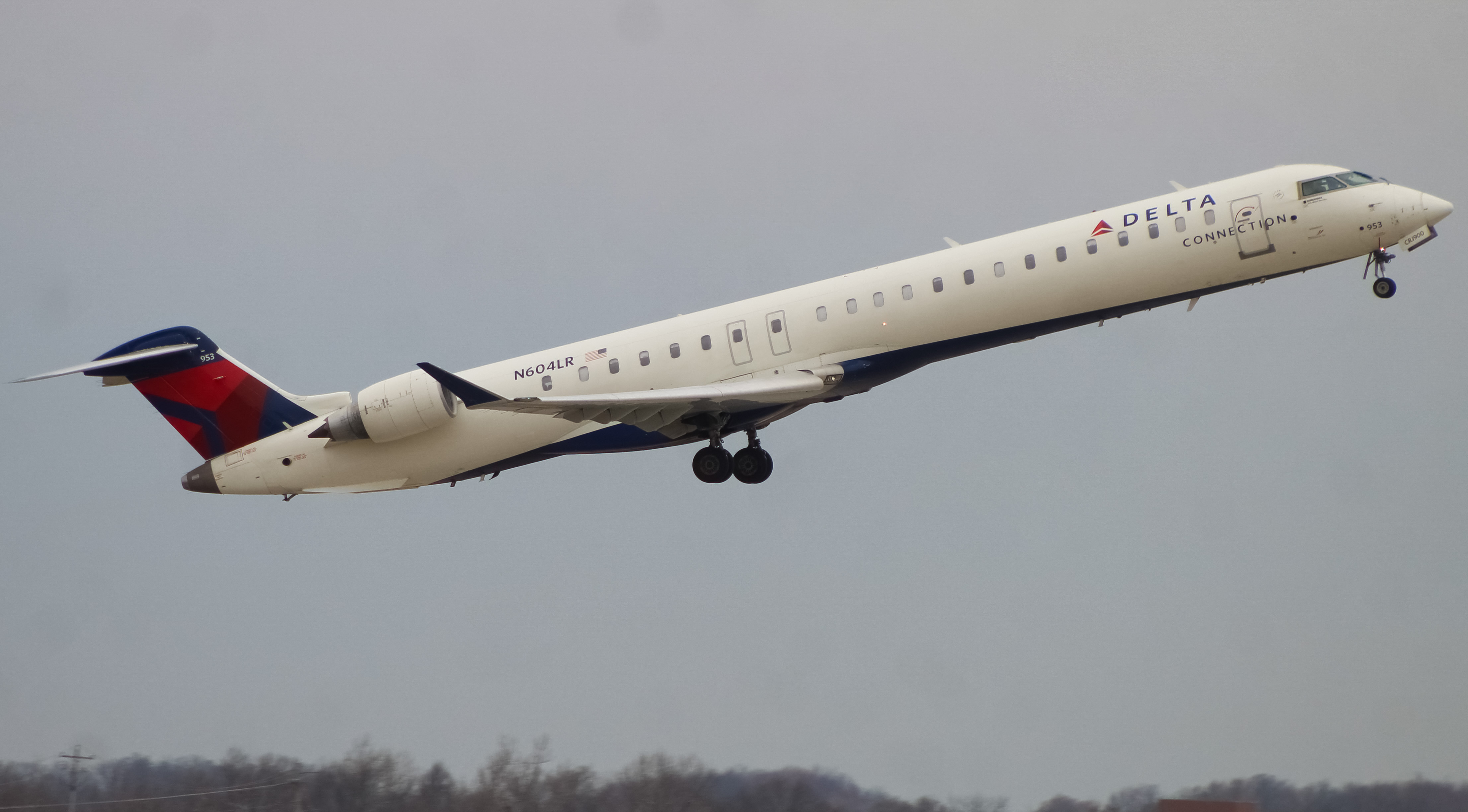 Full size: Delta Connection Mitsubishi CRJ-900 N604LR at Cincinnati/Northern Kentucky International Airport