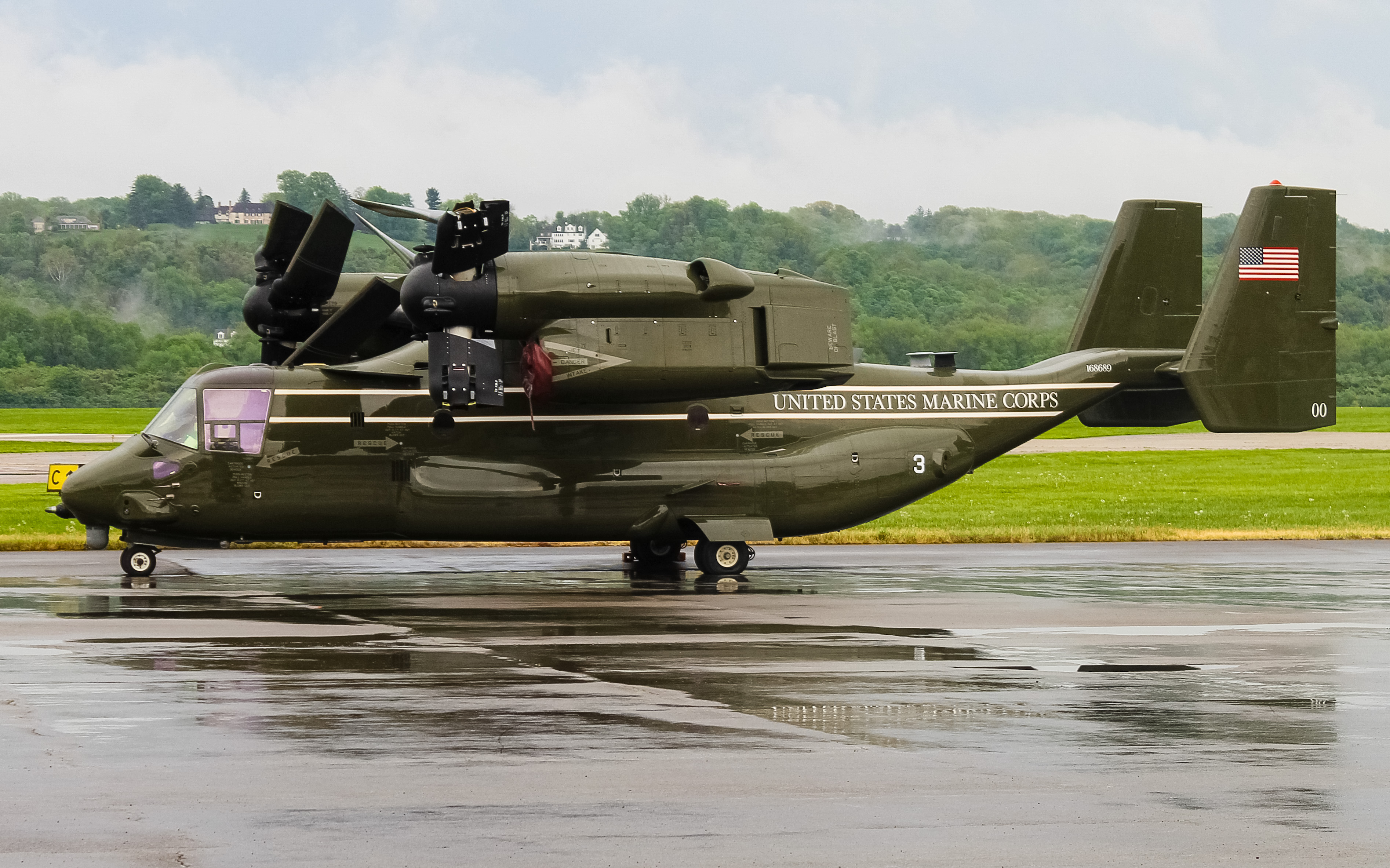 Full size: USMC - United States Marine Corp MV-22 Osprey  168689 at Cincinnati Municipal Airport/Lunken Field