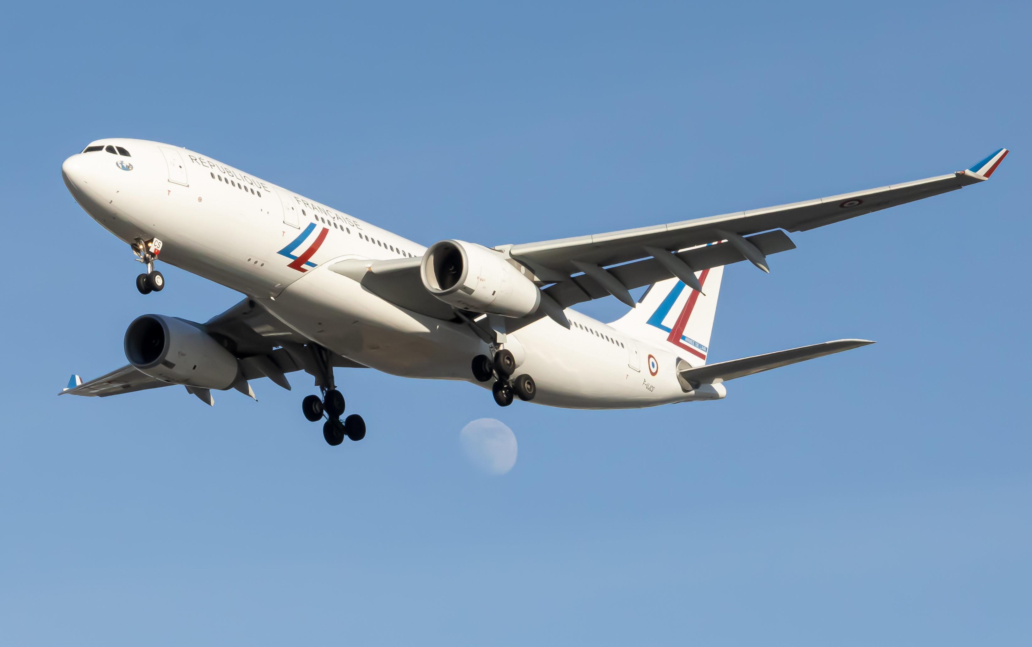 Full size: French Government Airbus A330-200 F-UJCS at Vancouver International Airport