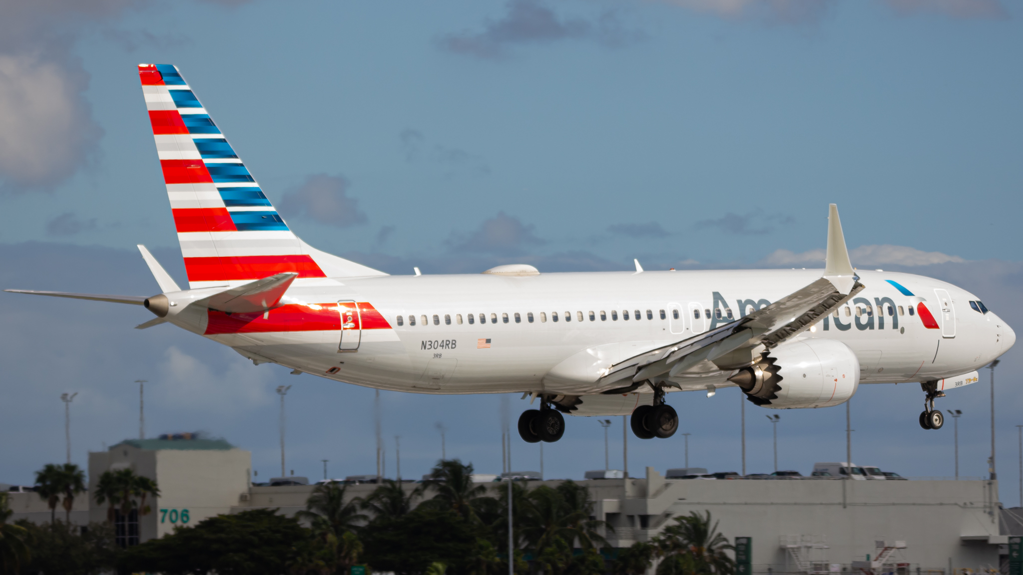 Full size: American Airlines Boeing 737 MAX 8 N304RB at Miami International Airport
