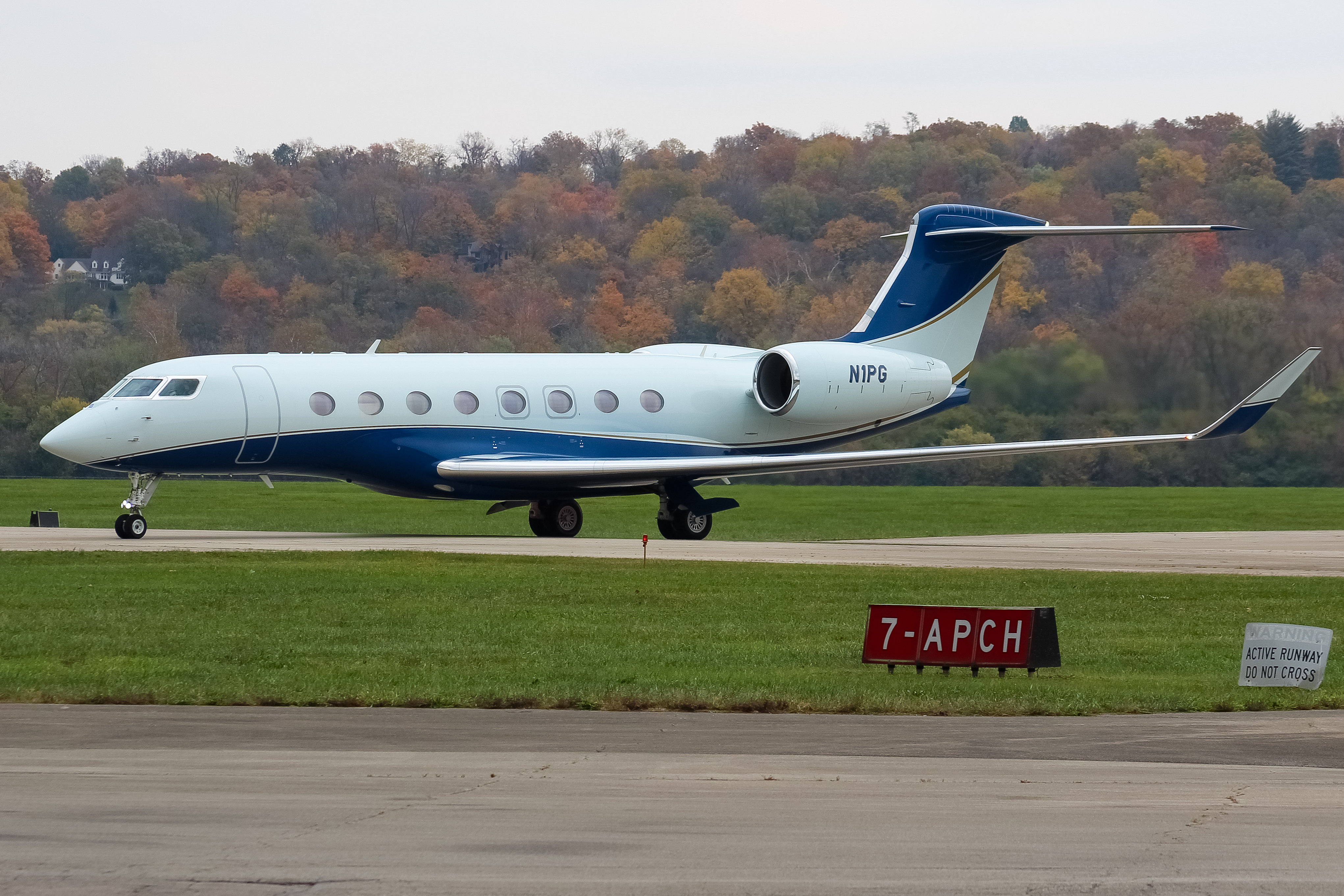 Full size: PRIVATE  Gulfstream G650 N1PG at Cincinnati Municipal Airport/Lunken Field