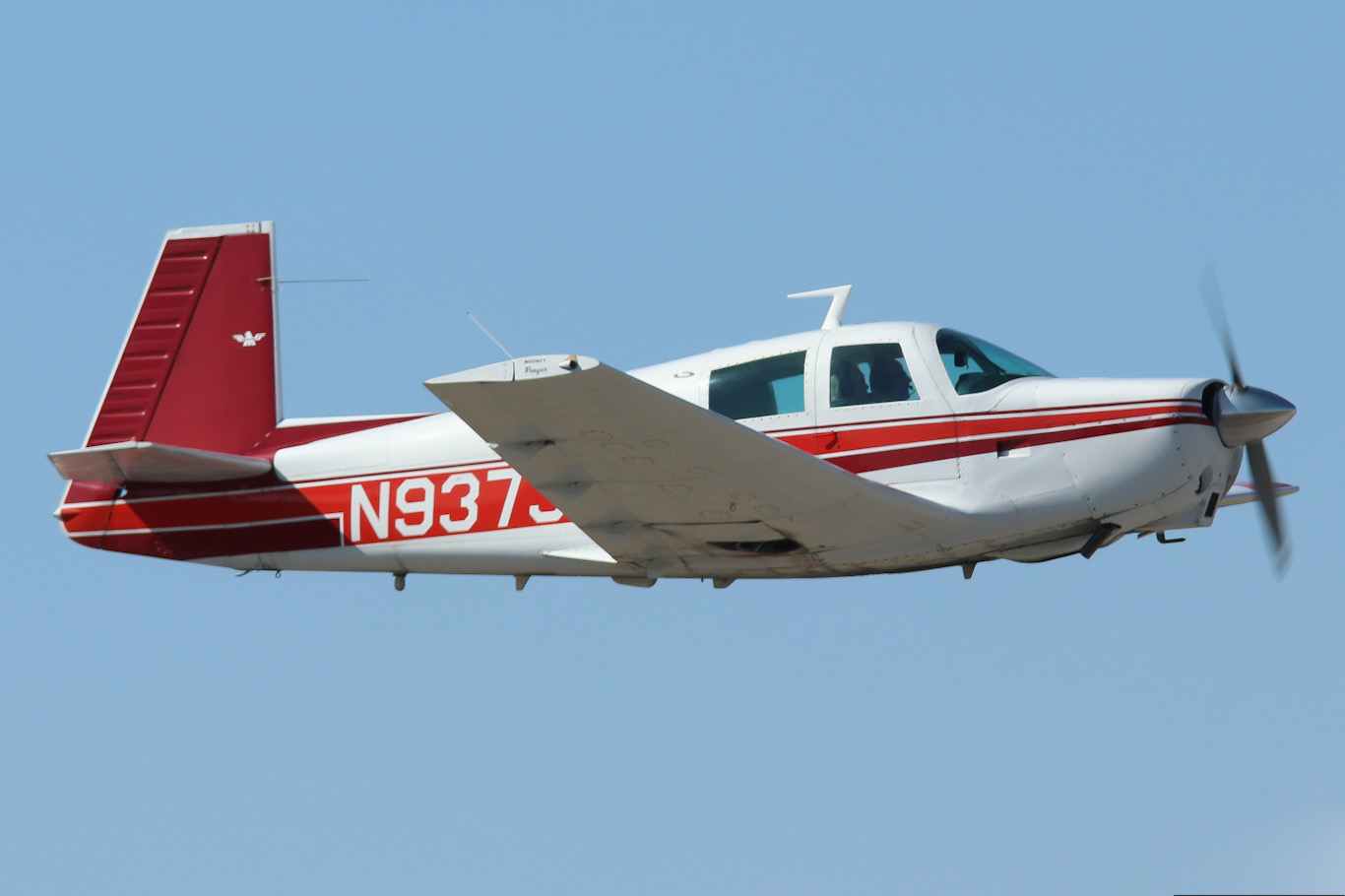 Full size: PRIVATE Mooney M20 N9373V at York Airport