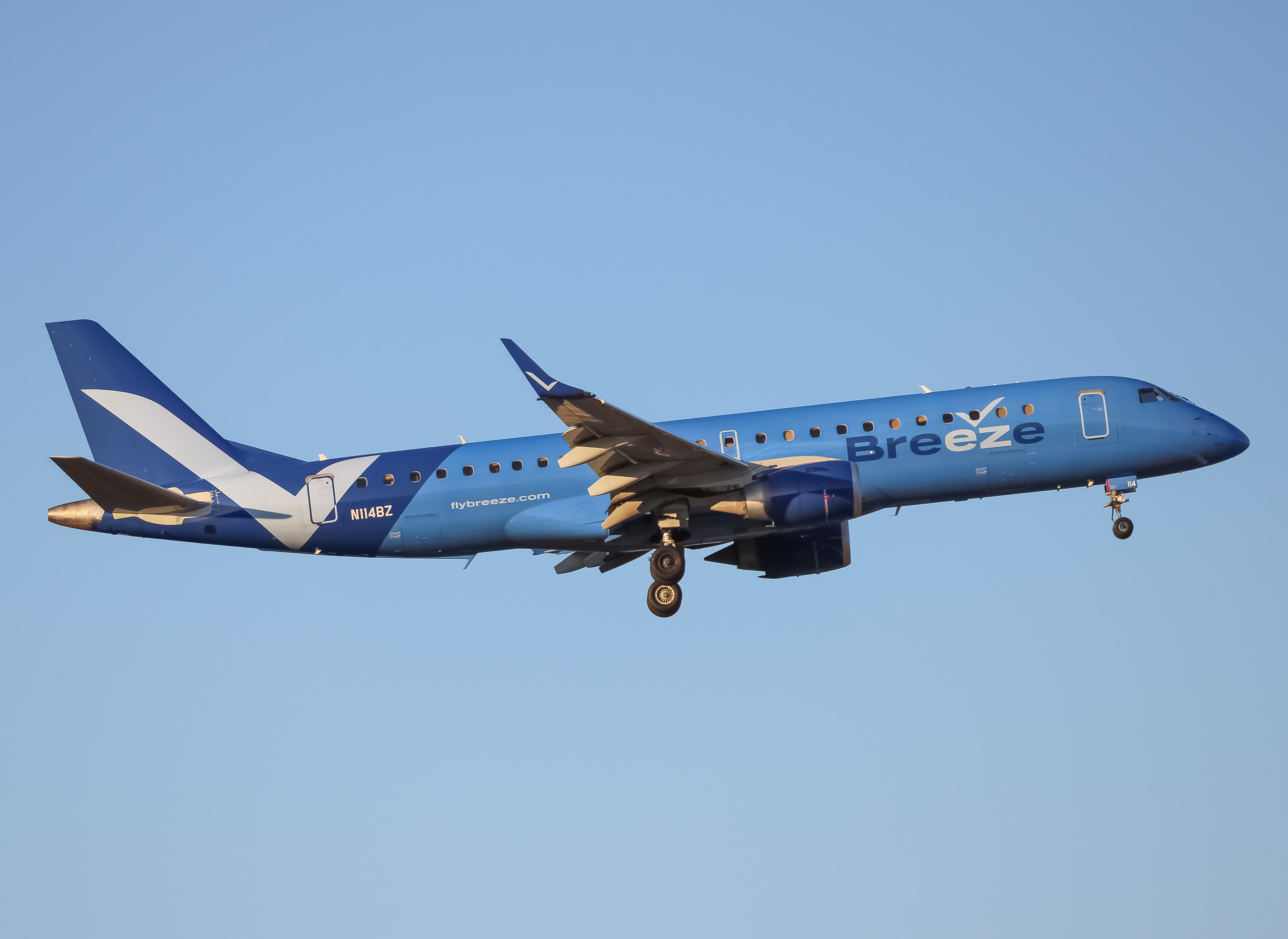 Full size: Breeze Airways Embraer E190 N114BZ at Baltimore/Washington International Thurgood Marshall Airport