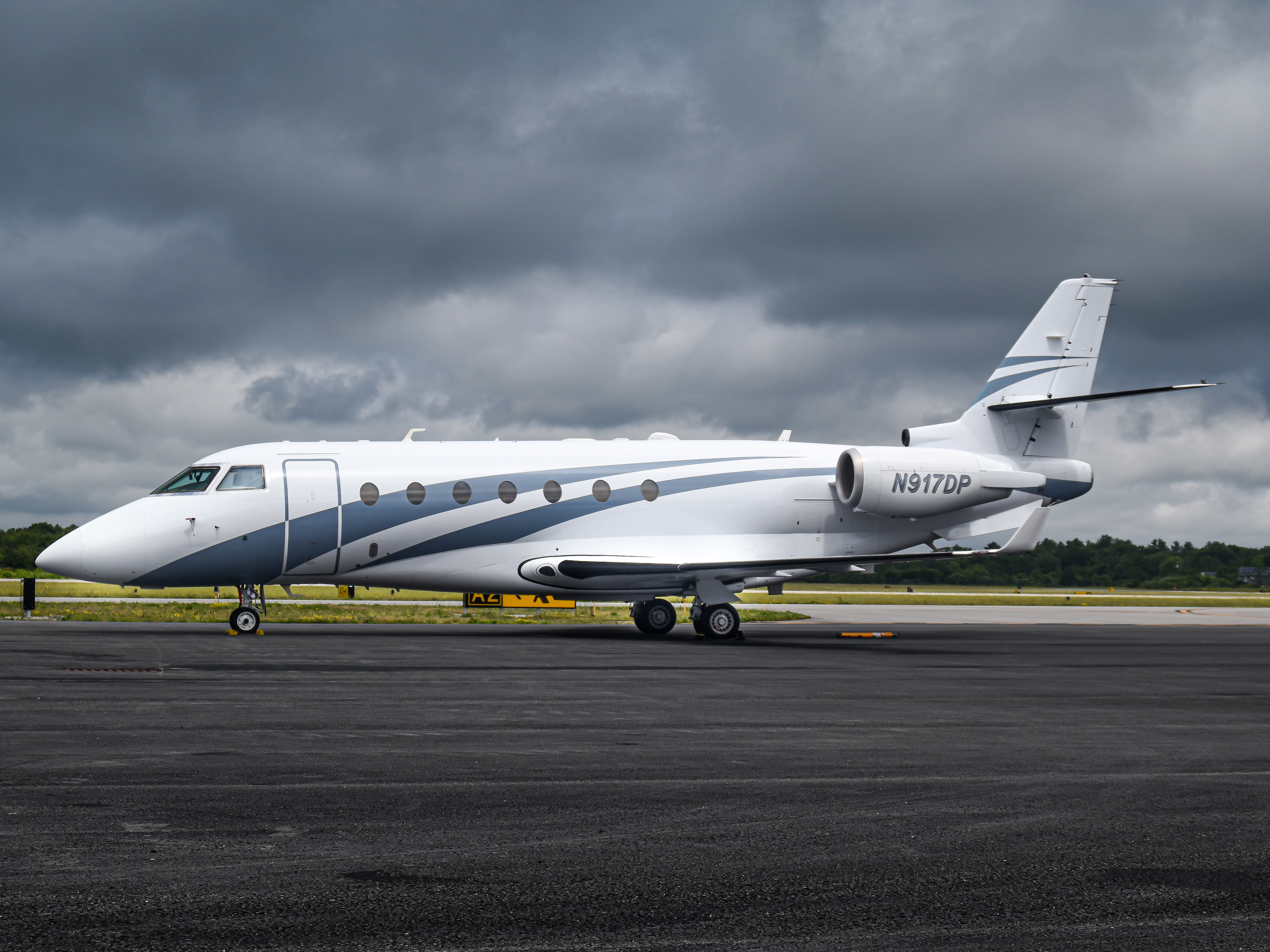 Full size: PRIVATE Gulfstream G200 N917DP at New Bedford Regional Airport
