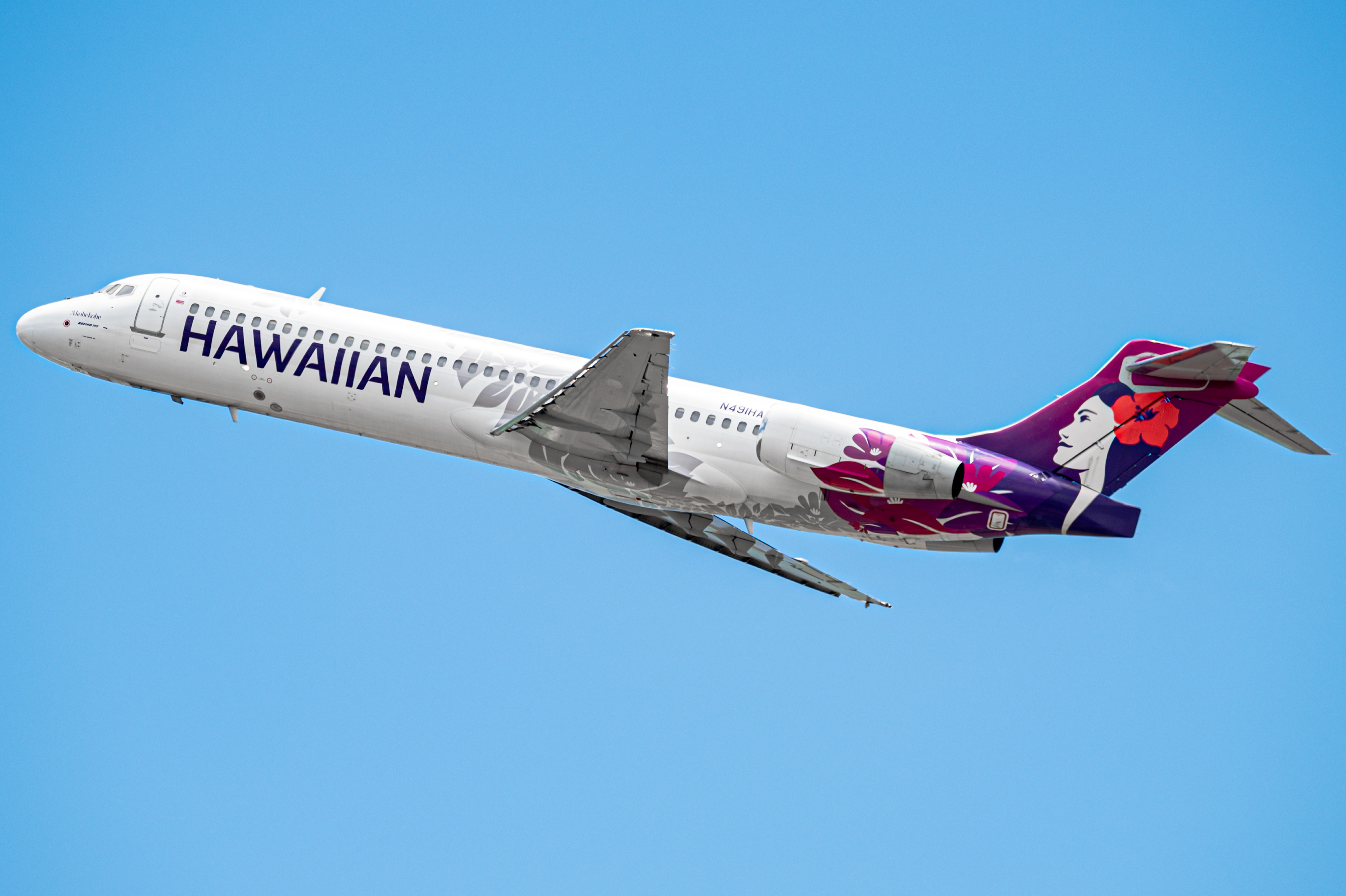 Full size: Hawaiian Airlines Boeing 717-200 N491HA at Daniel K Inouye International Airport