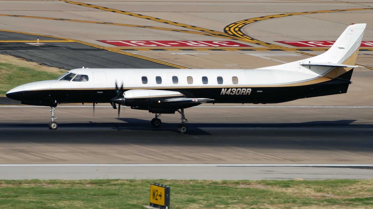 Full size: PRIVATE Swearingen SA-226 N430RR at Dallas Love Field Airport