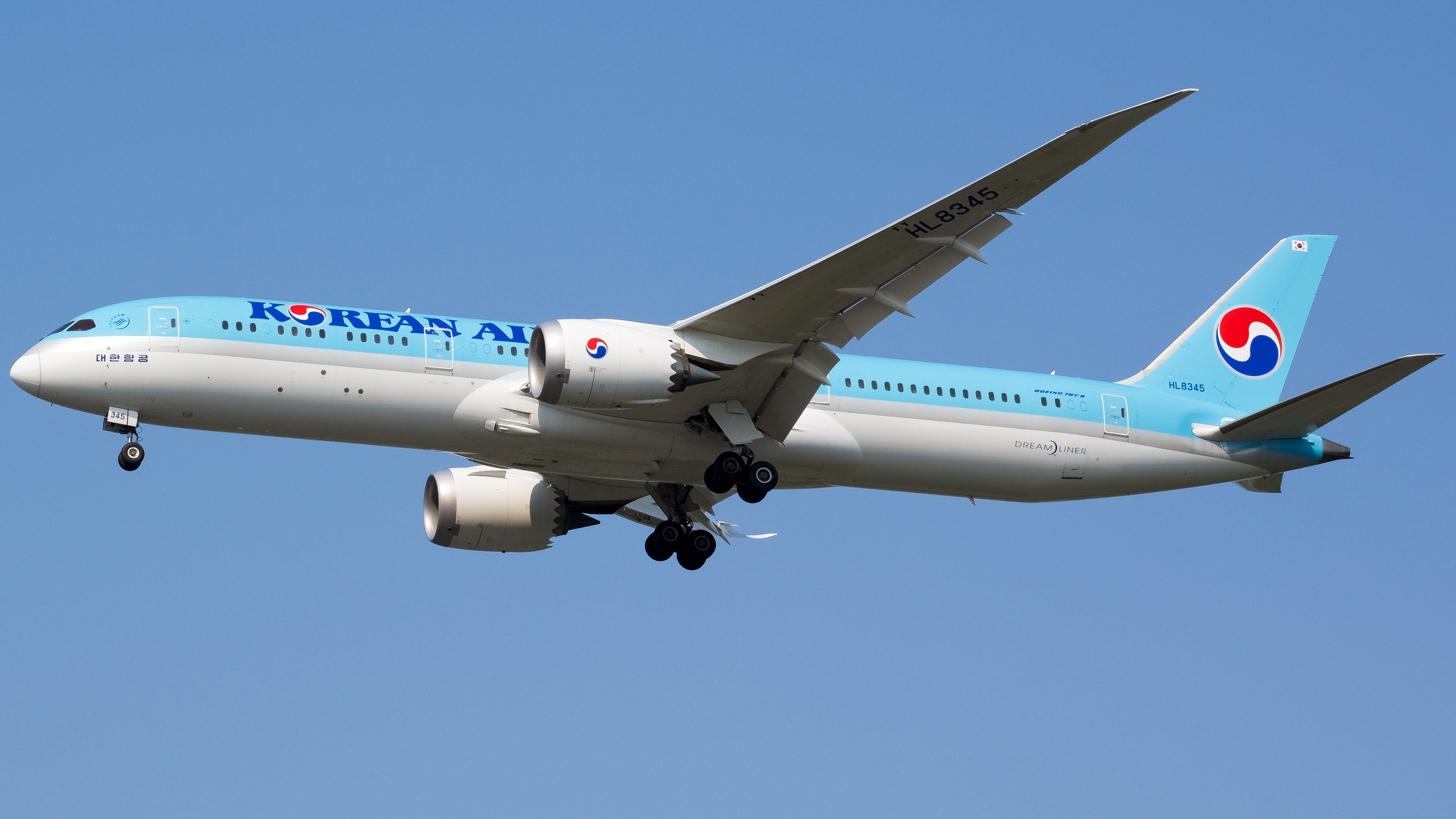 Full size: Korean Air Boeing 787-9 HL8345 at Washington Dulles International Airport