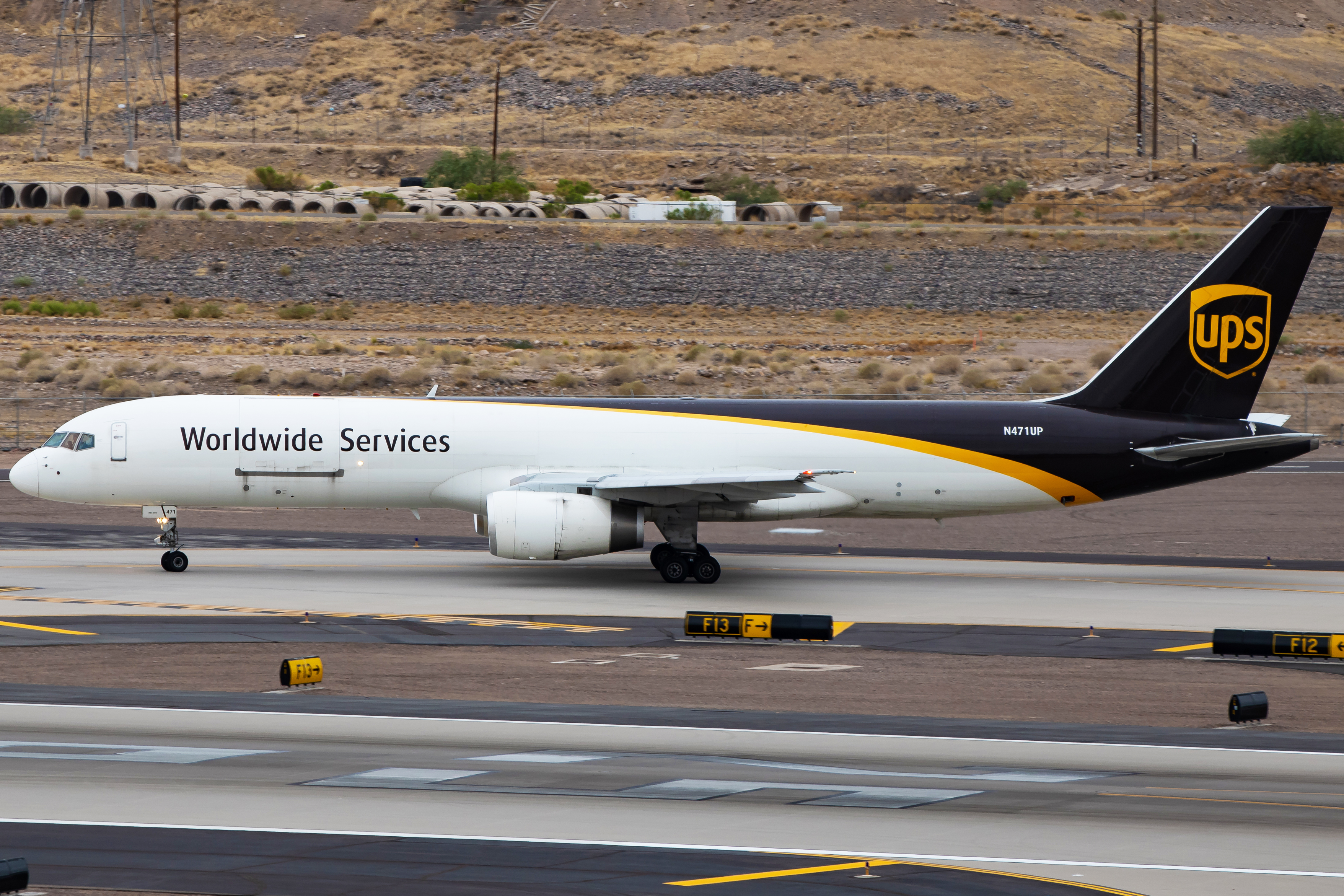 Full size: United Parcel Service Boeing 757-200F N471UP at Phoenix Sky Harbor International Airport