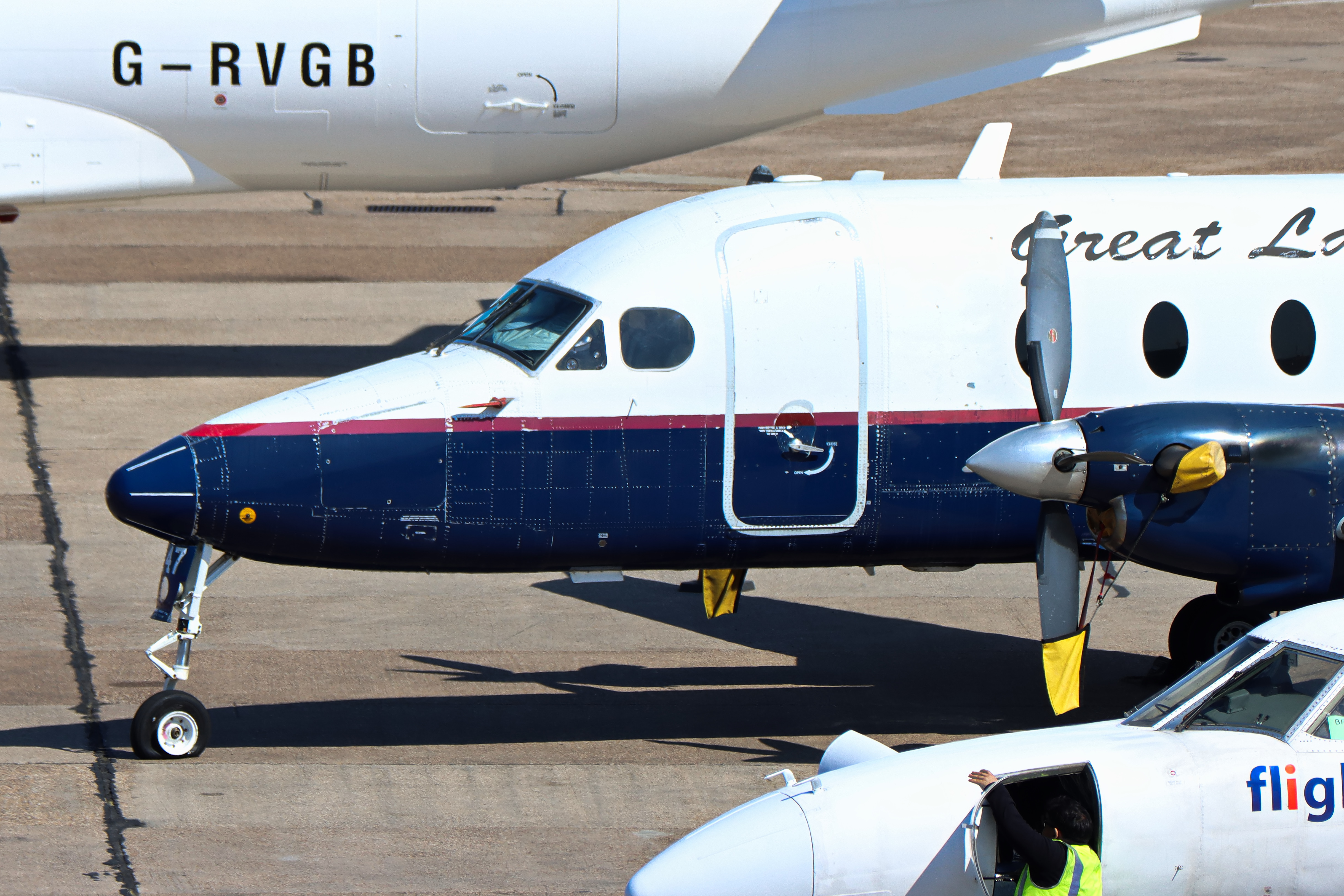 Full size: Great Lakes Aviation Beechcraft 1900D N247GL at Birmingham Airport