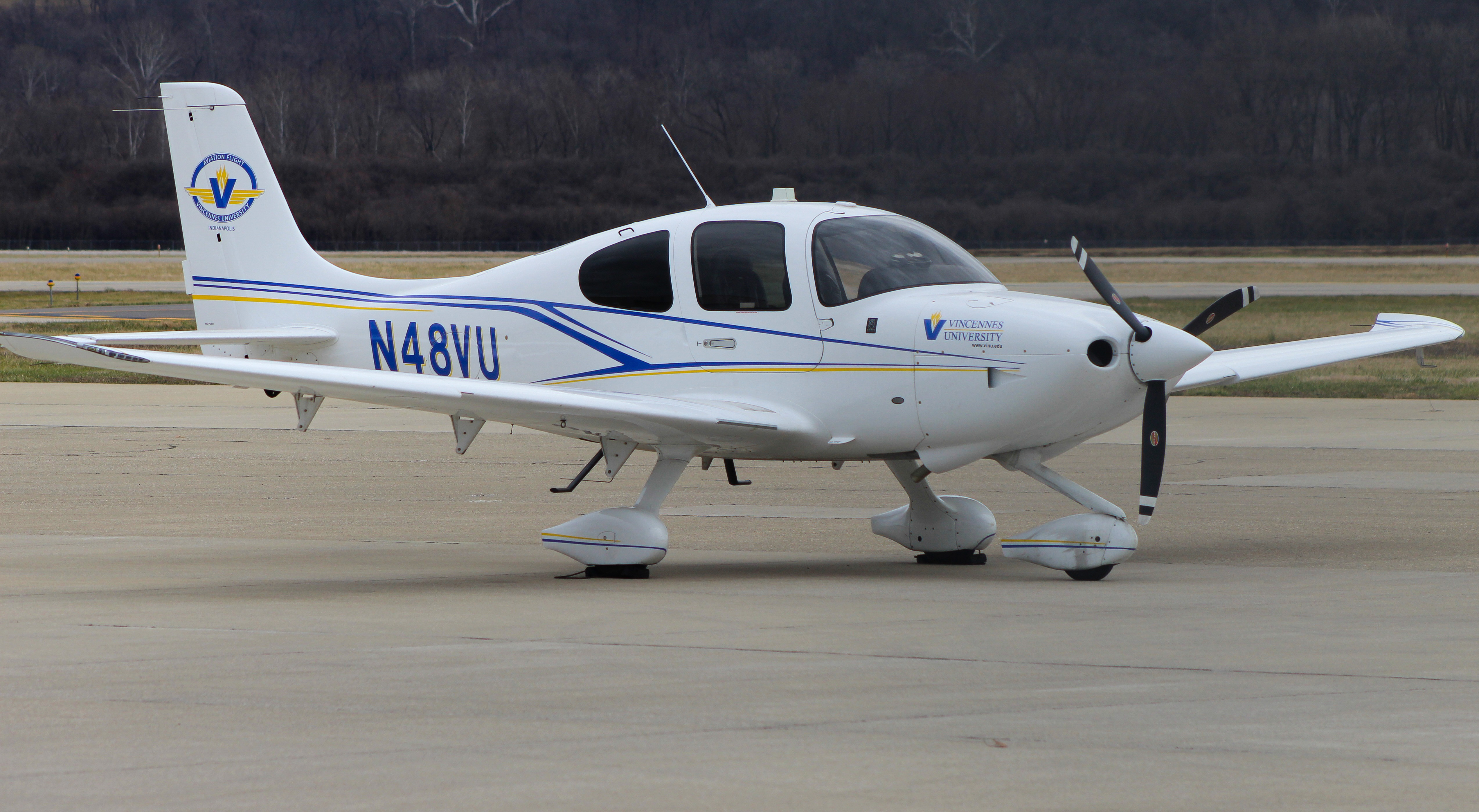 Full size: PRIVATE Cirrus SR-22 N48VU at Cincinnati Municipal Airport/Lunken Field