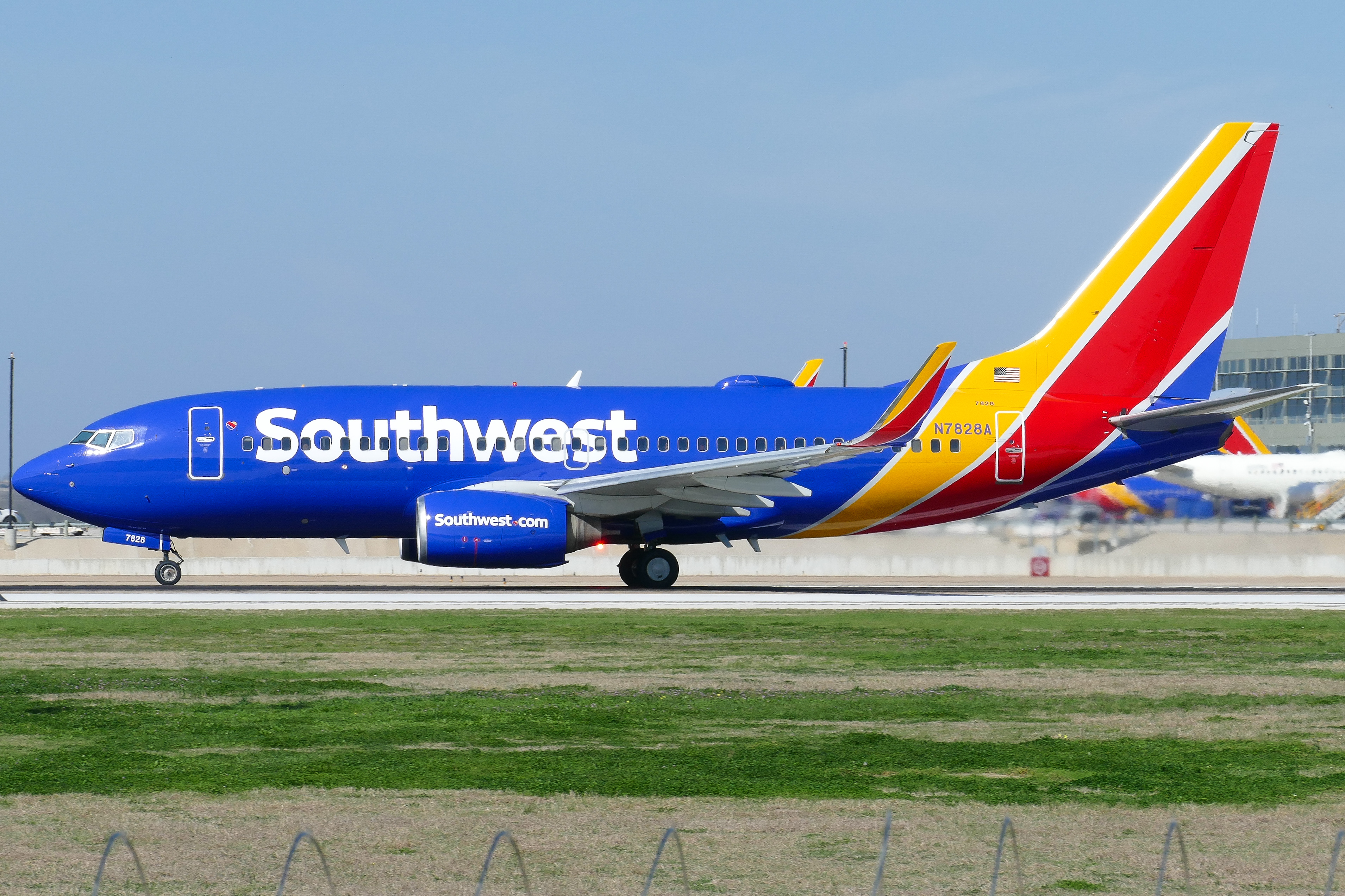 Full size: Southwest Airlines Boeing 737-700 N7828A at Austin-Bergstrom International Airport