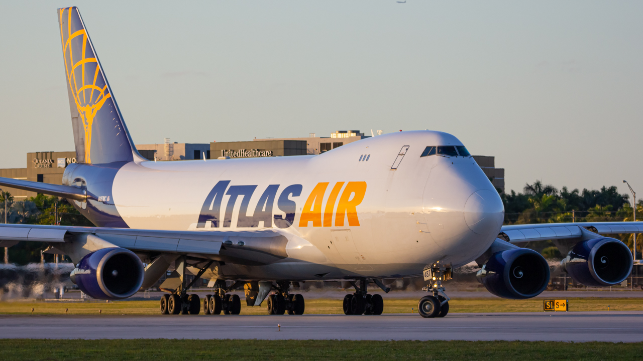 Full size: Atlas Air Boeing 747-400F N487MC at Miami International Airport