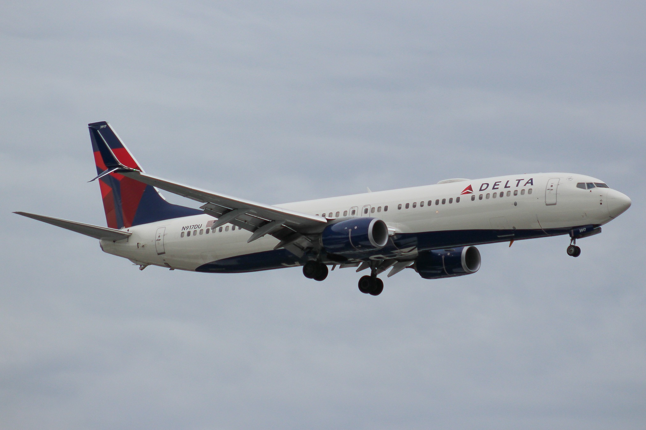 Full size: Delta Airlines Boeing 737-900ER N917DU at Seattle-Tacoma International Airport