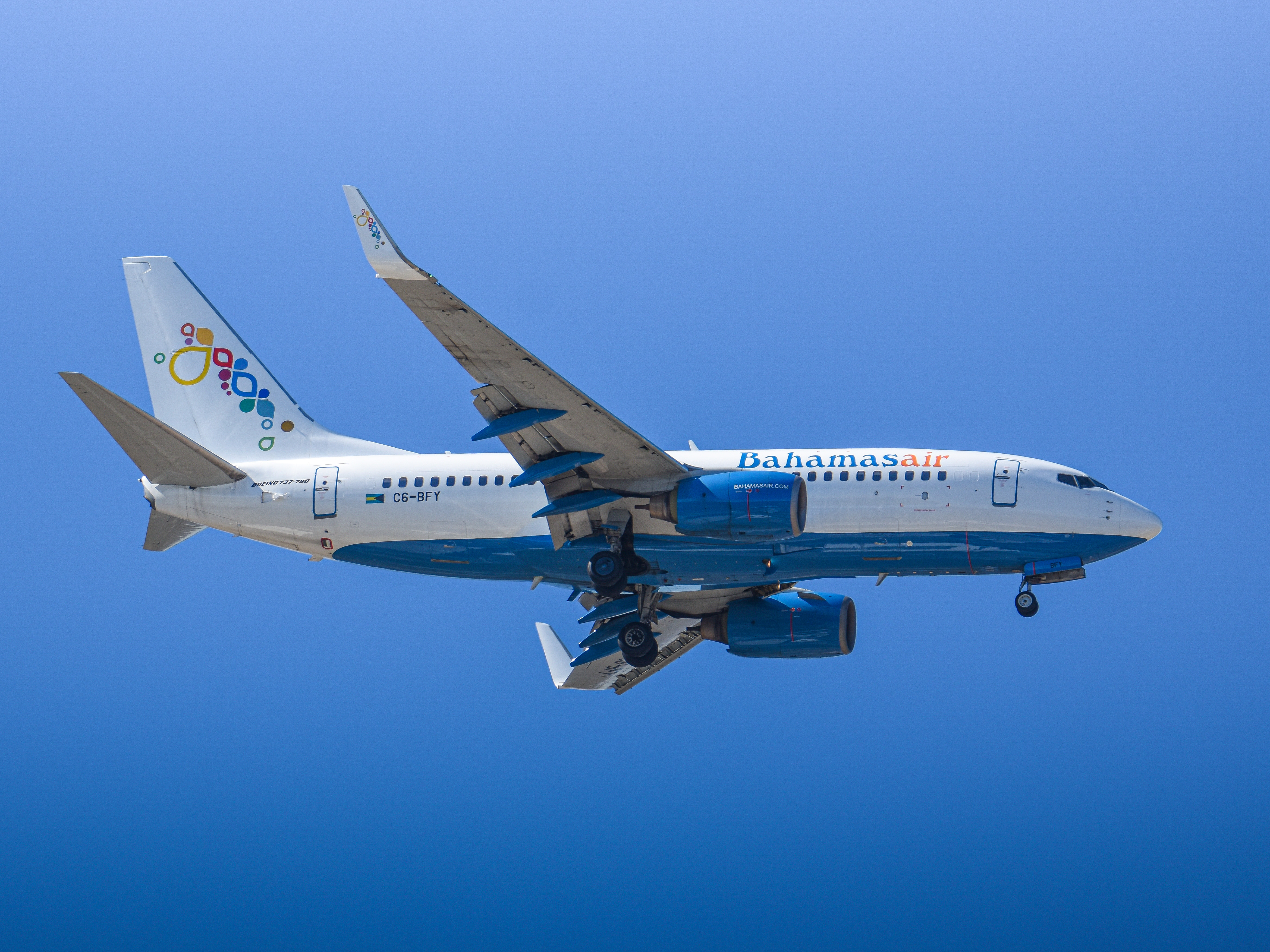 Full size: Bahamasair Boeing 737-700 C6-BFY at Orlando International Airport