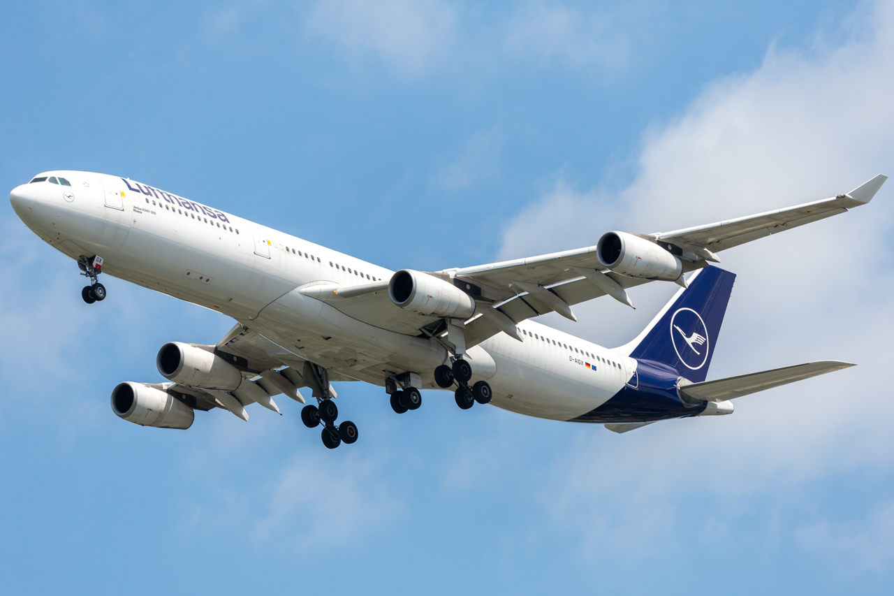 Full size: Lufthansa Airbus A340-300 D-AIGX at John F. Kennedy International Airport