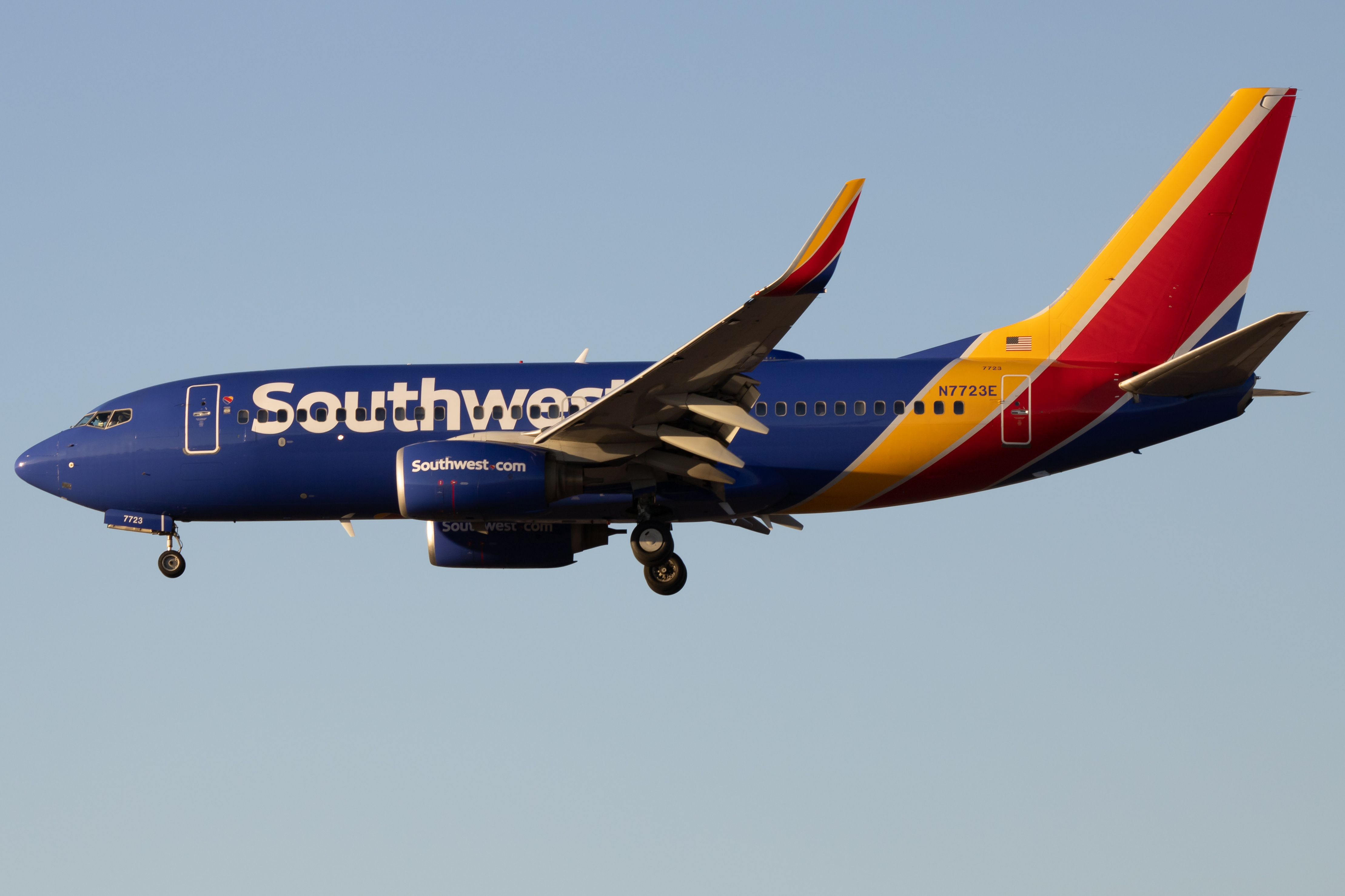Full size: Southwest Airlines Boeing 737-700 N7723E at Phoenix Sky Harbor International Airport