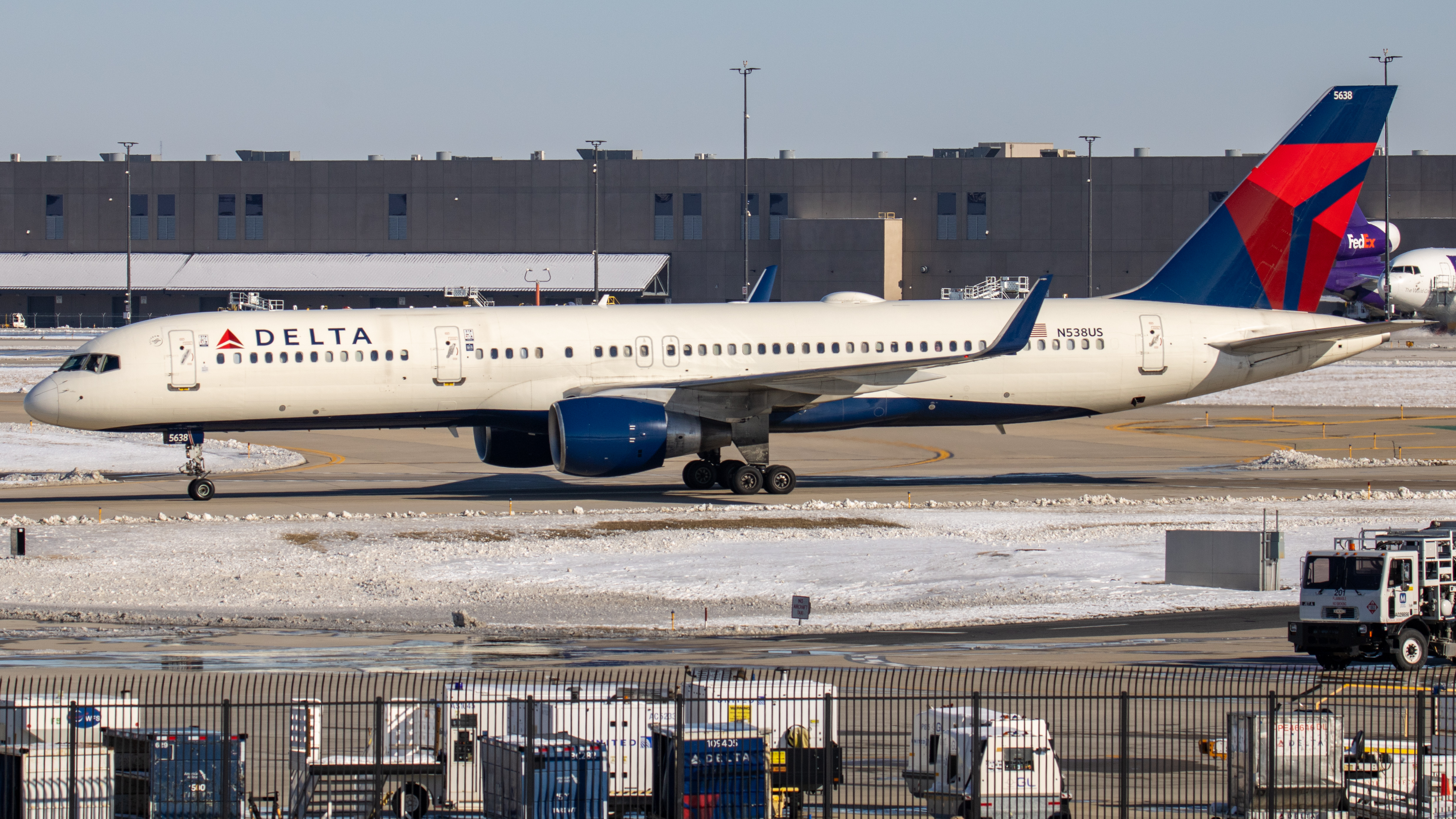 Full size: Delta Airlines Boeing 757-200 N538US at Indianapolis International Airport