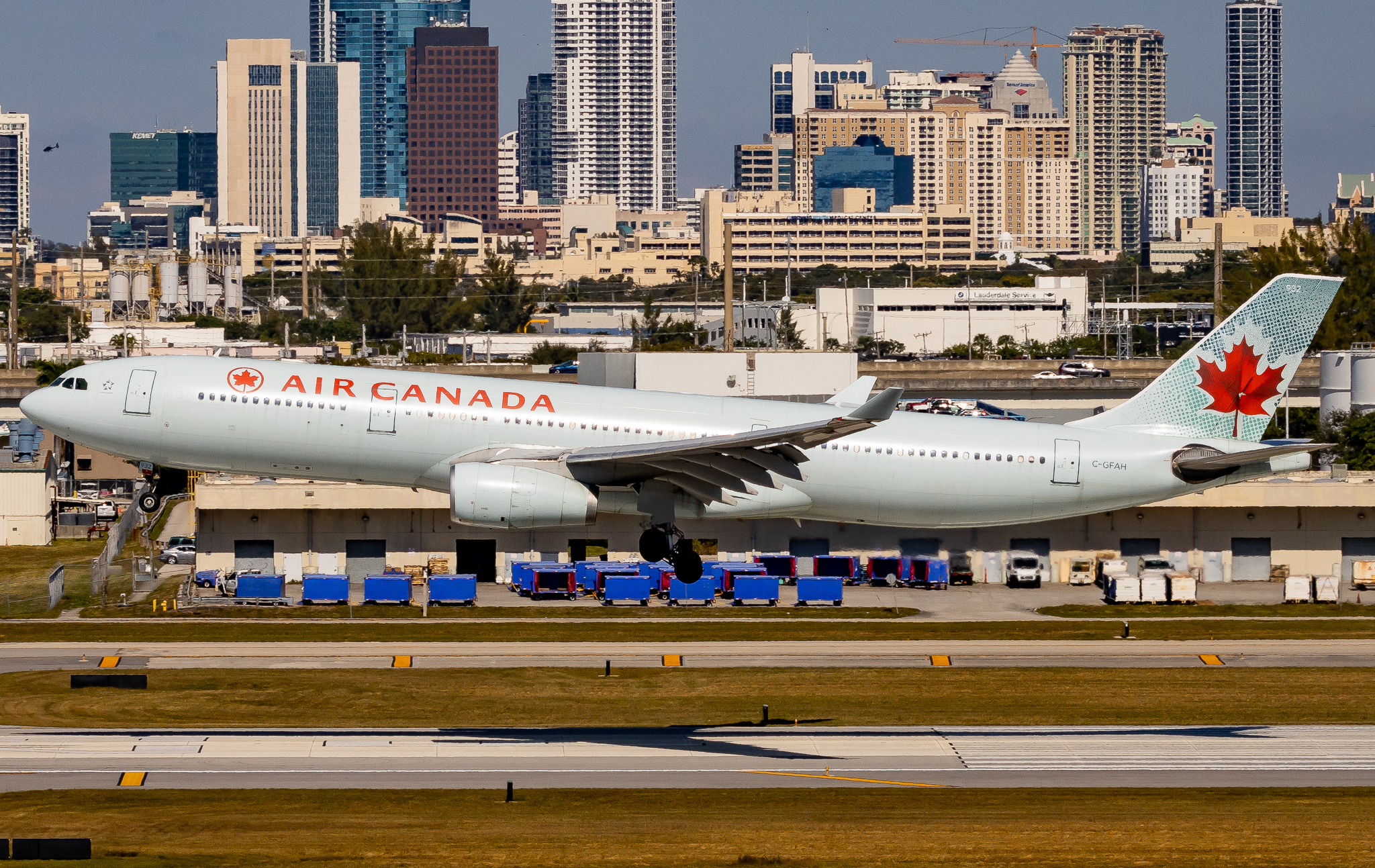 Full size: Air Canada Airbus A330-300 C-GFAH at Fort Lauderdale/Hollywood International Airport