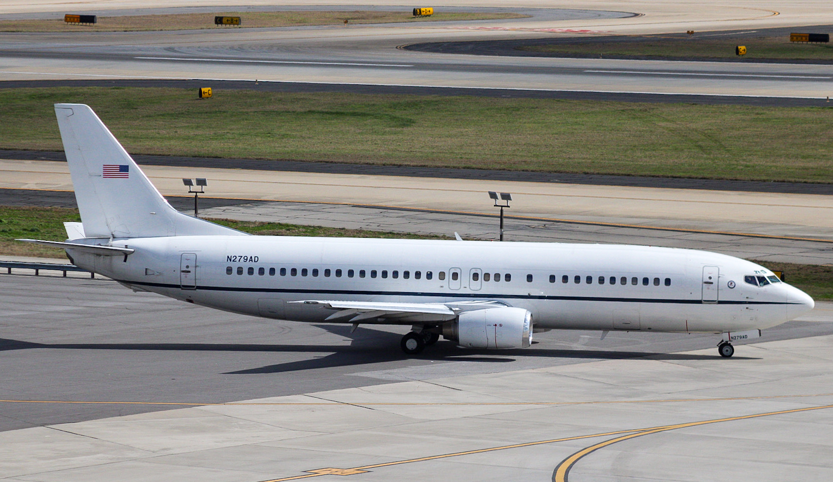 Full size: US Marshals Service Boeing 737-400 N279AD at Hartsfield-Jackson Atlanta International Airport