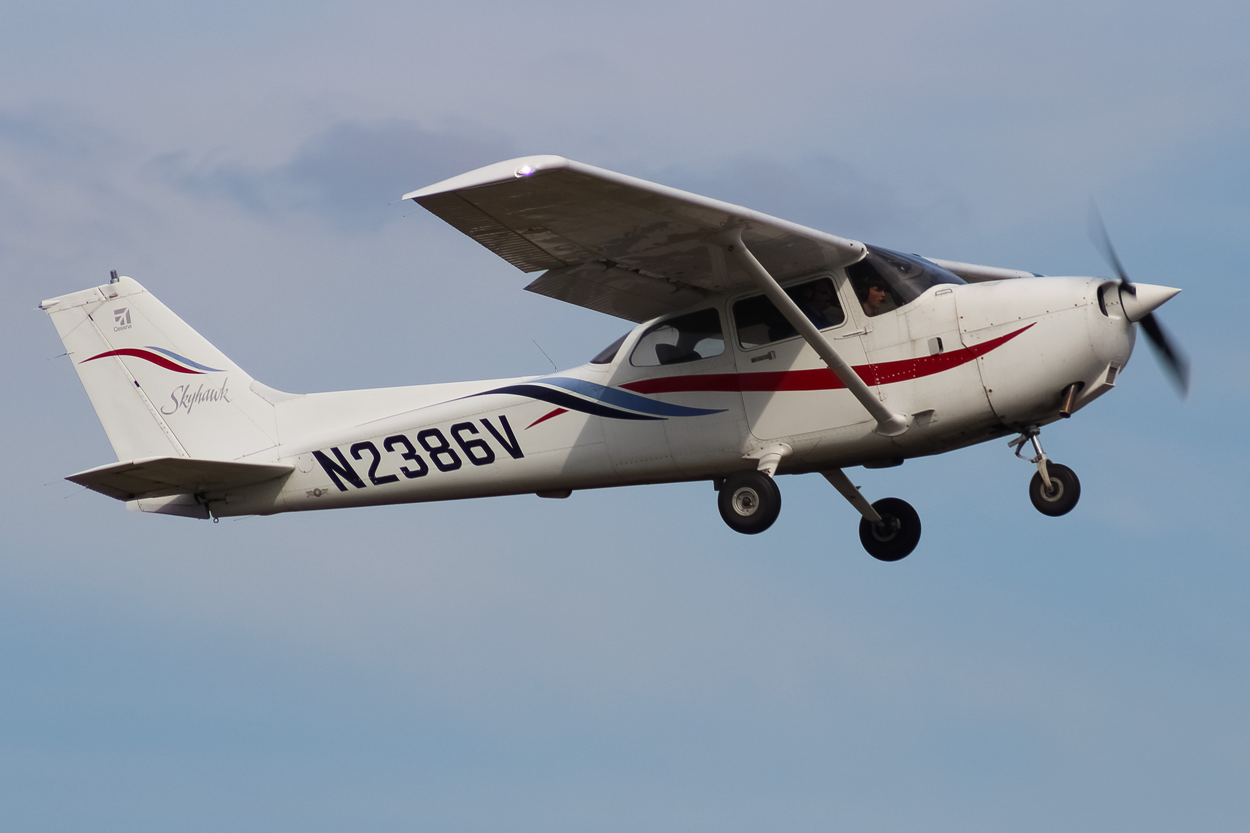 Full size: PRIVATE  Cessna 172 N2386V at Clermont County Airport