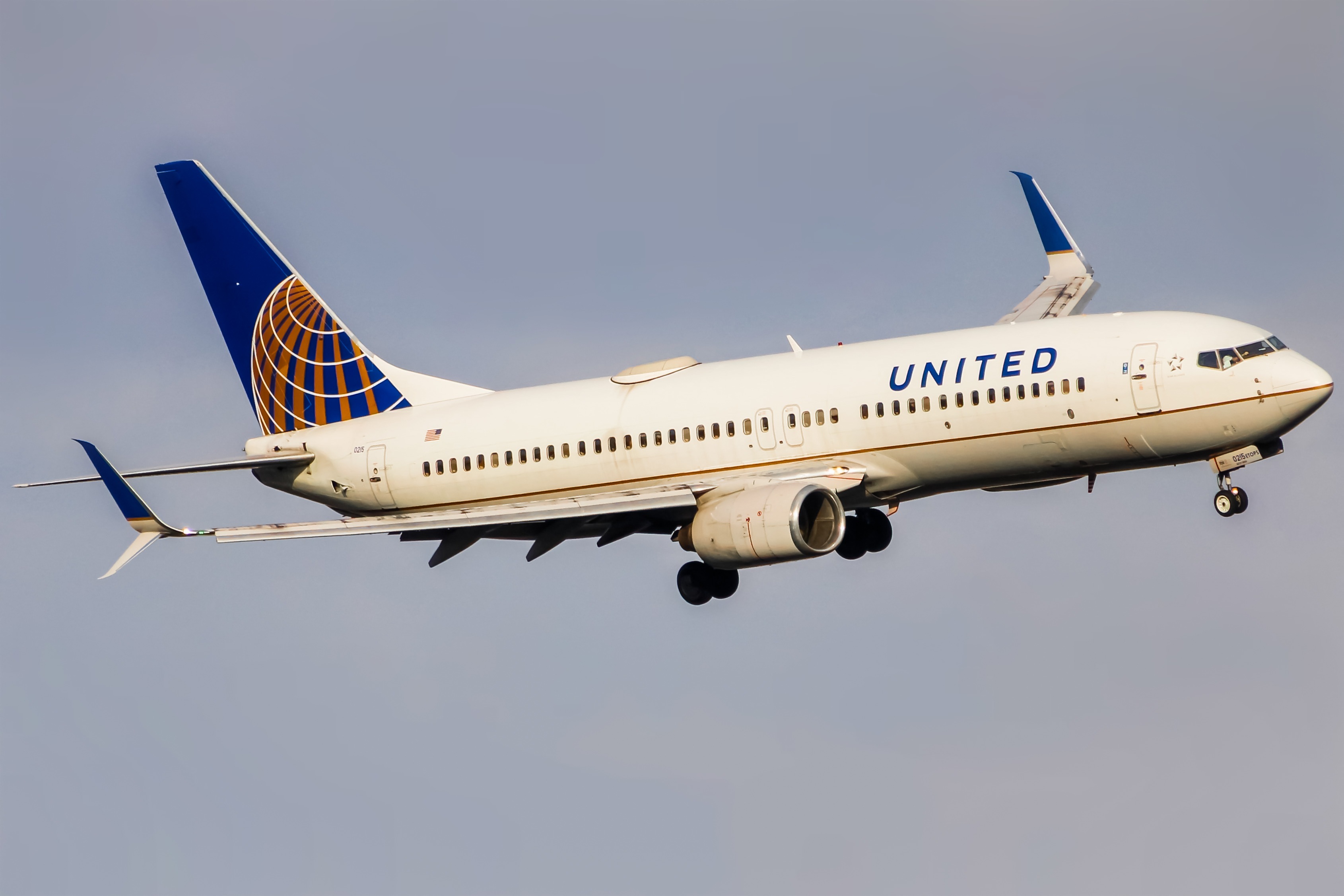 Full size: United Airlines Boeing 737-800 N76514 at Ronald Reagan National Airport