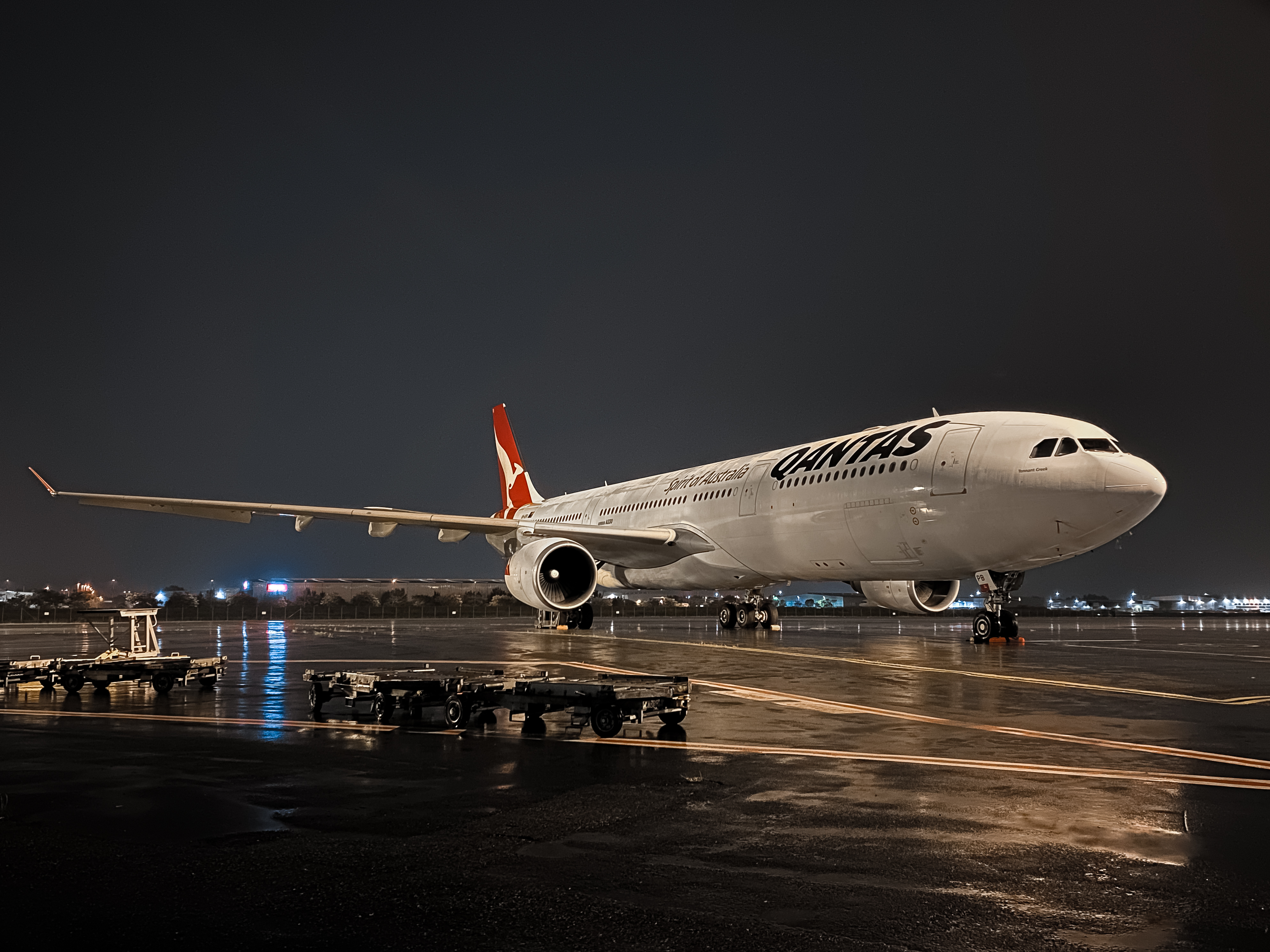 Full size: Qantas Airways Airbus A330-300 VH-QPB at Brisbane Airport
