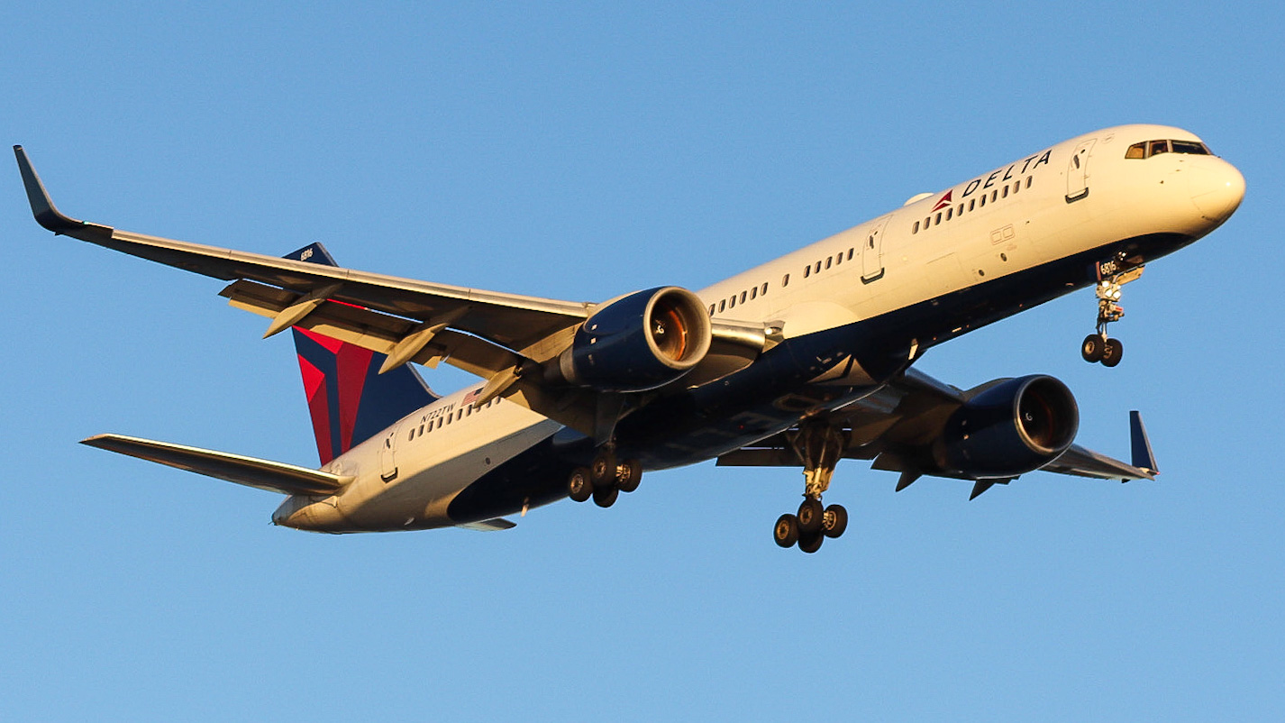 Full size: Delta Airlines Boeing 757-200 N722TW at General Edward Lawrence Logan International Airport
