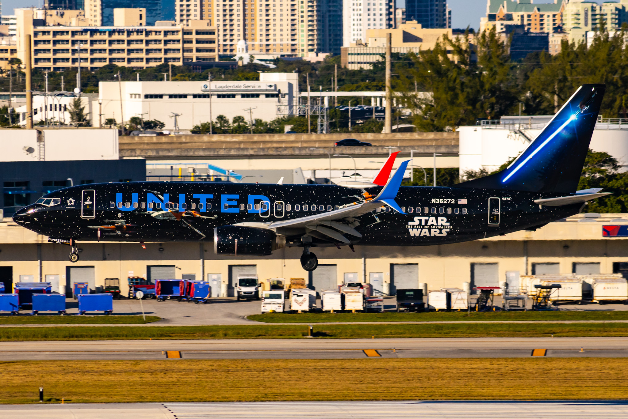 Full size: United Airlines Boeing 737-800 N36272 at Fort Lauderdale/Hollywood International Airport