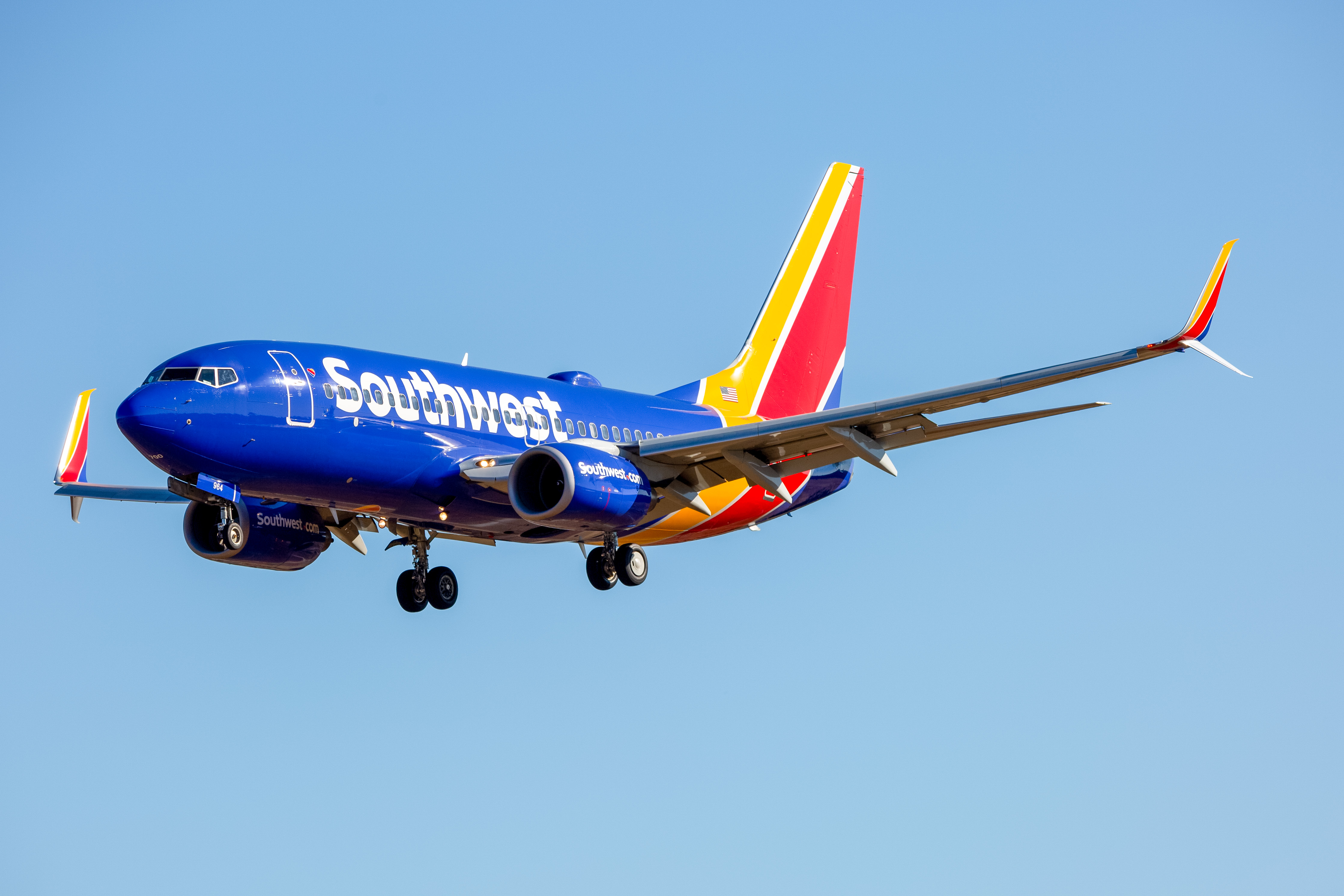 Full size: Southwest Airlines Boeing 737-700 N964WN at Baltimore/Washington International Thurgood Marshall Airport