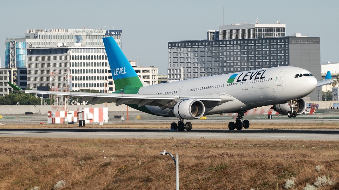 Full size: LEVEL Airbus A330-200 EC-NEN at Los Angeles International Airport