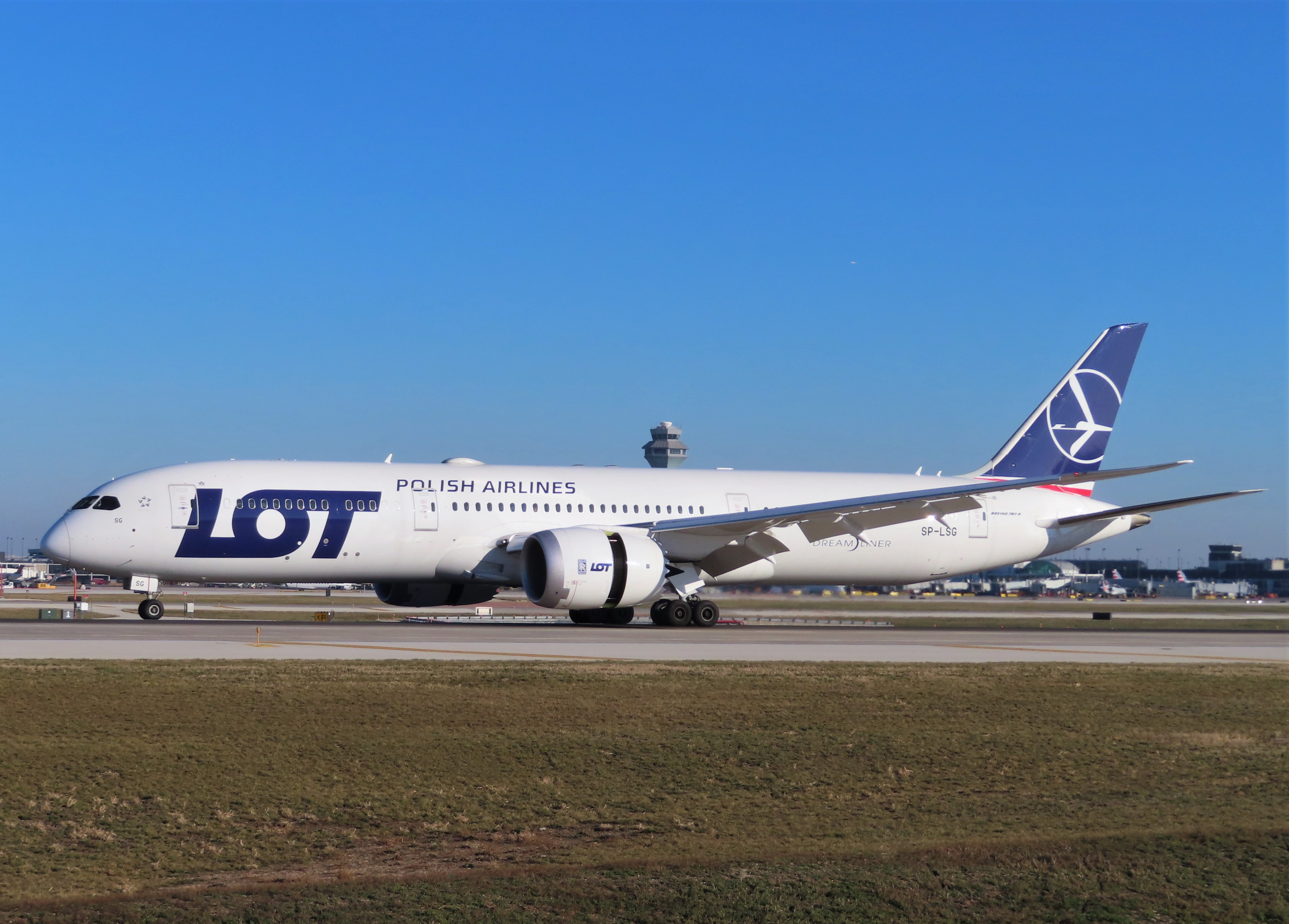 Full size: LOT Polish Airlines Boeing 787-9 SP-LSG at Chicago O'Hare International Airport