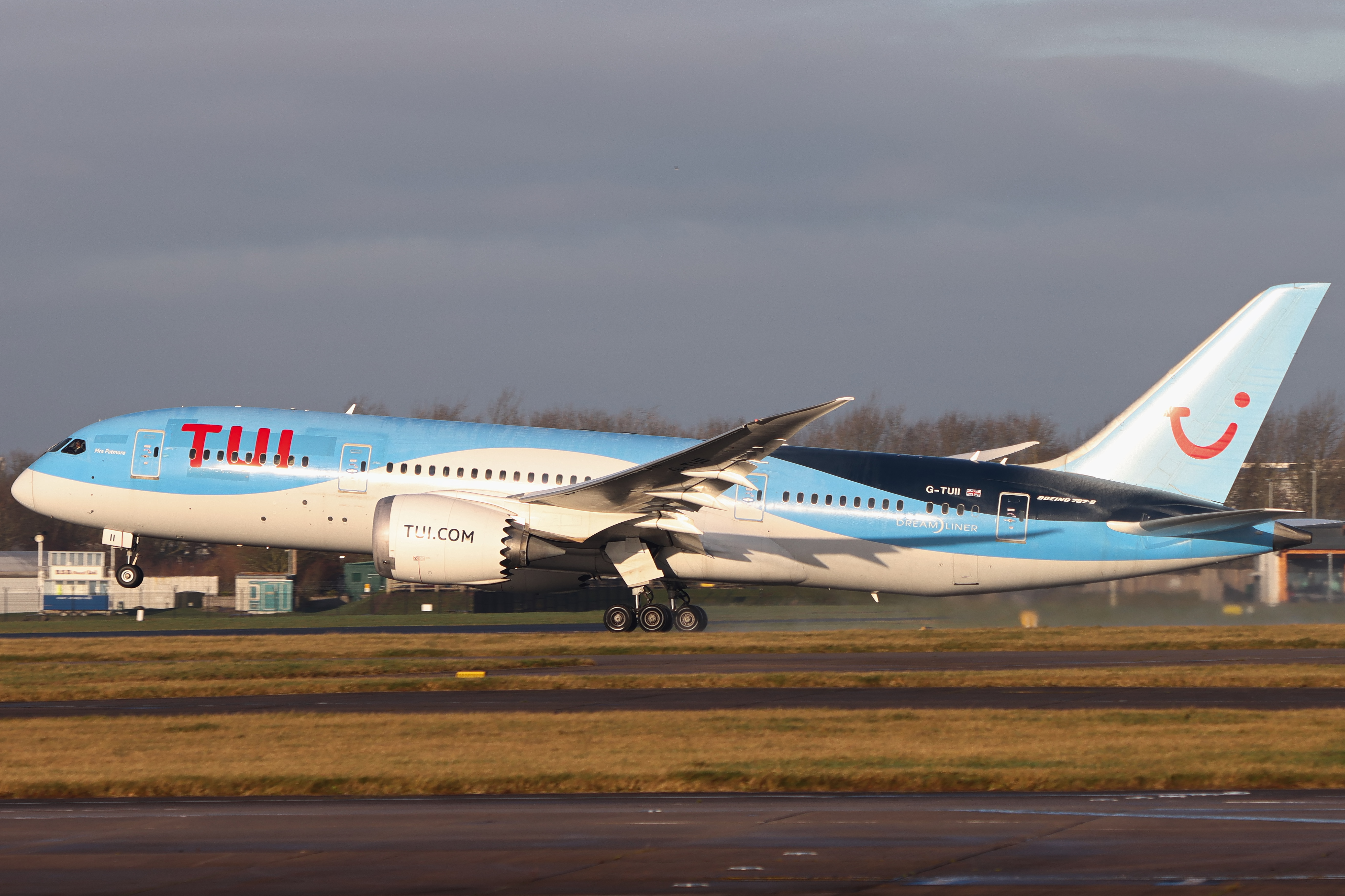 Full size: TUI Fly Boeing 787-8 G-TUII at Manchester Airport