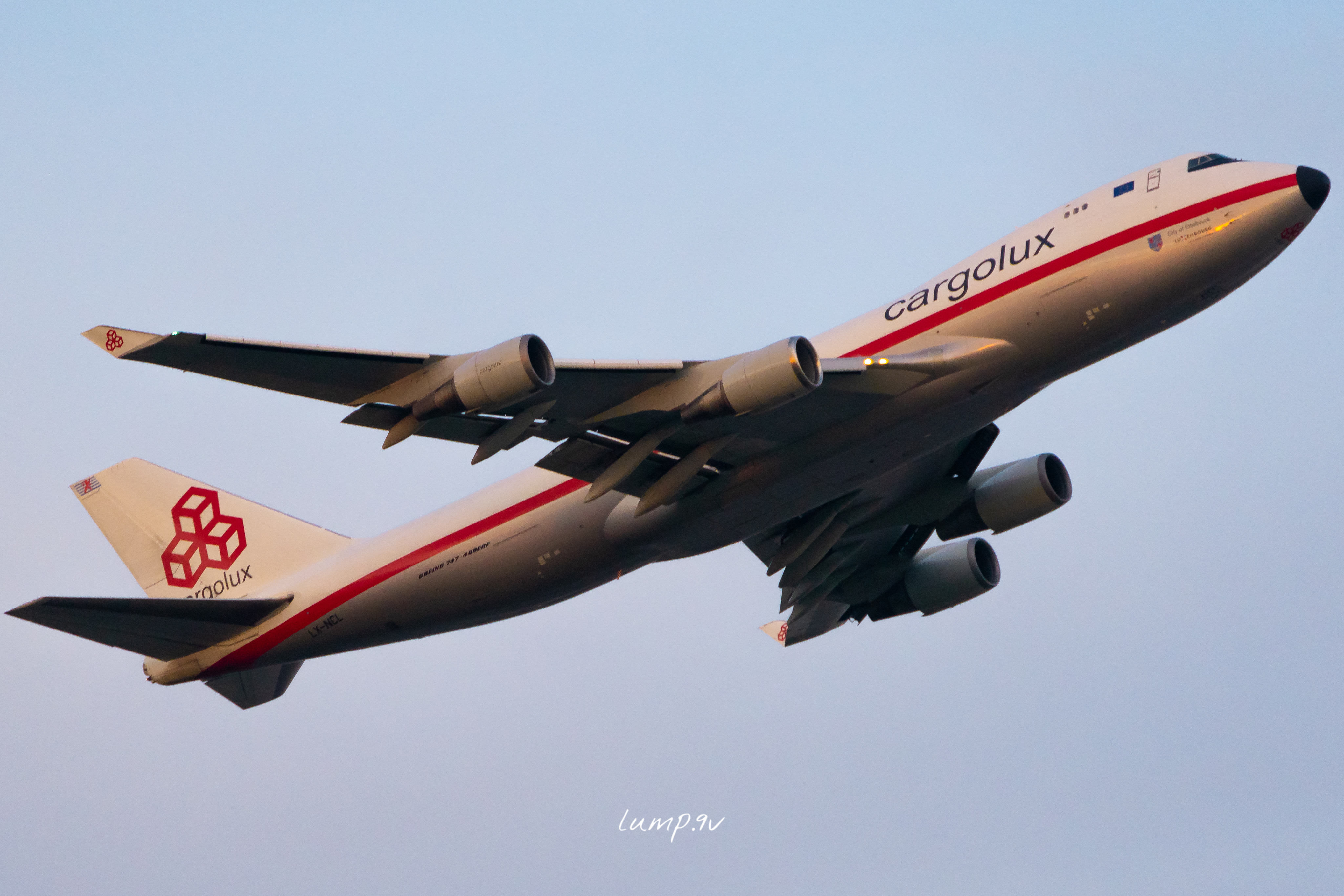 Full size: CargoLux Boeing 747-400F LX-NCL at Singapore-Changi Airport