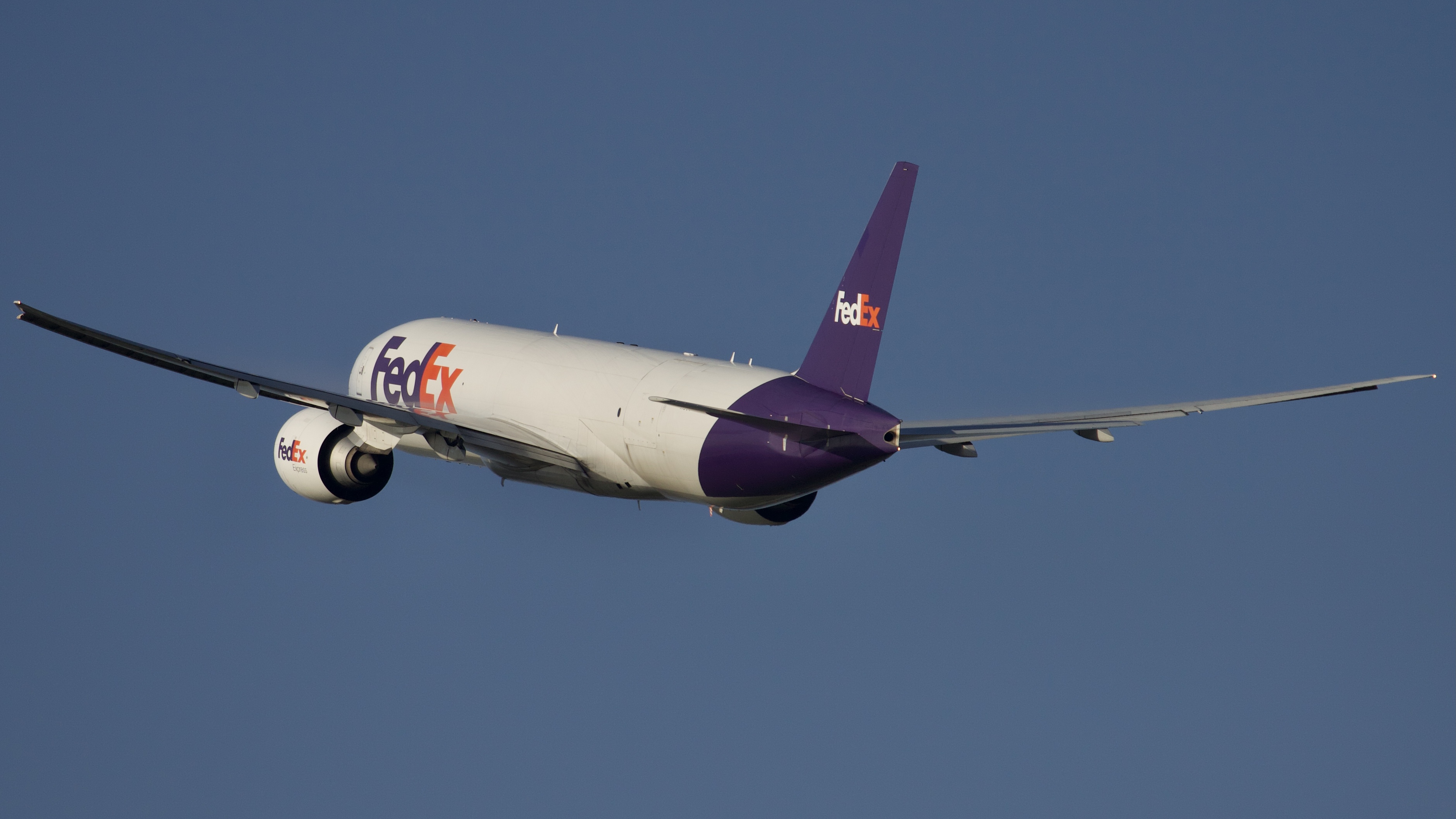 Full size: FedEx Boeing 777-F N889FD at Houston-George Bush Intercontinental Airport