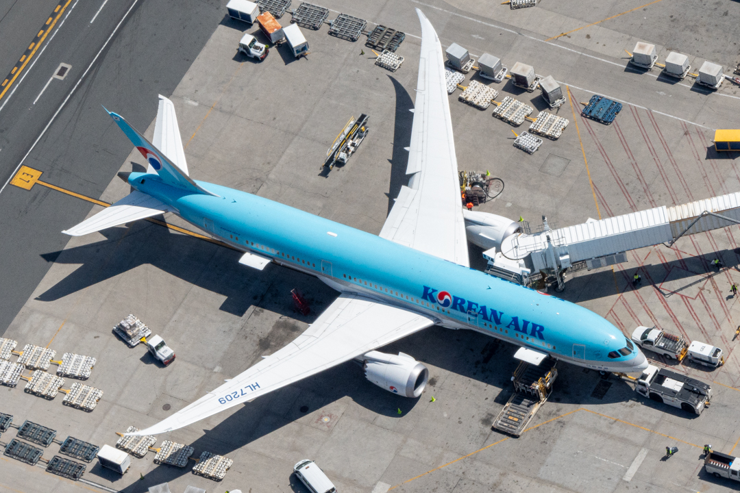 Full size: Korean Air Boeing 787-9 HL7209 at General Edward Lawrence Logan International Airport