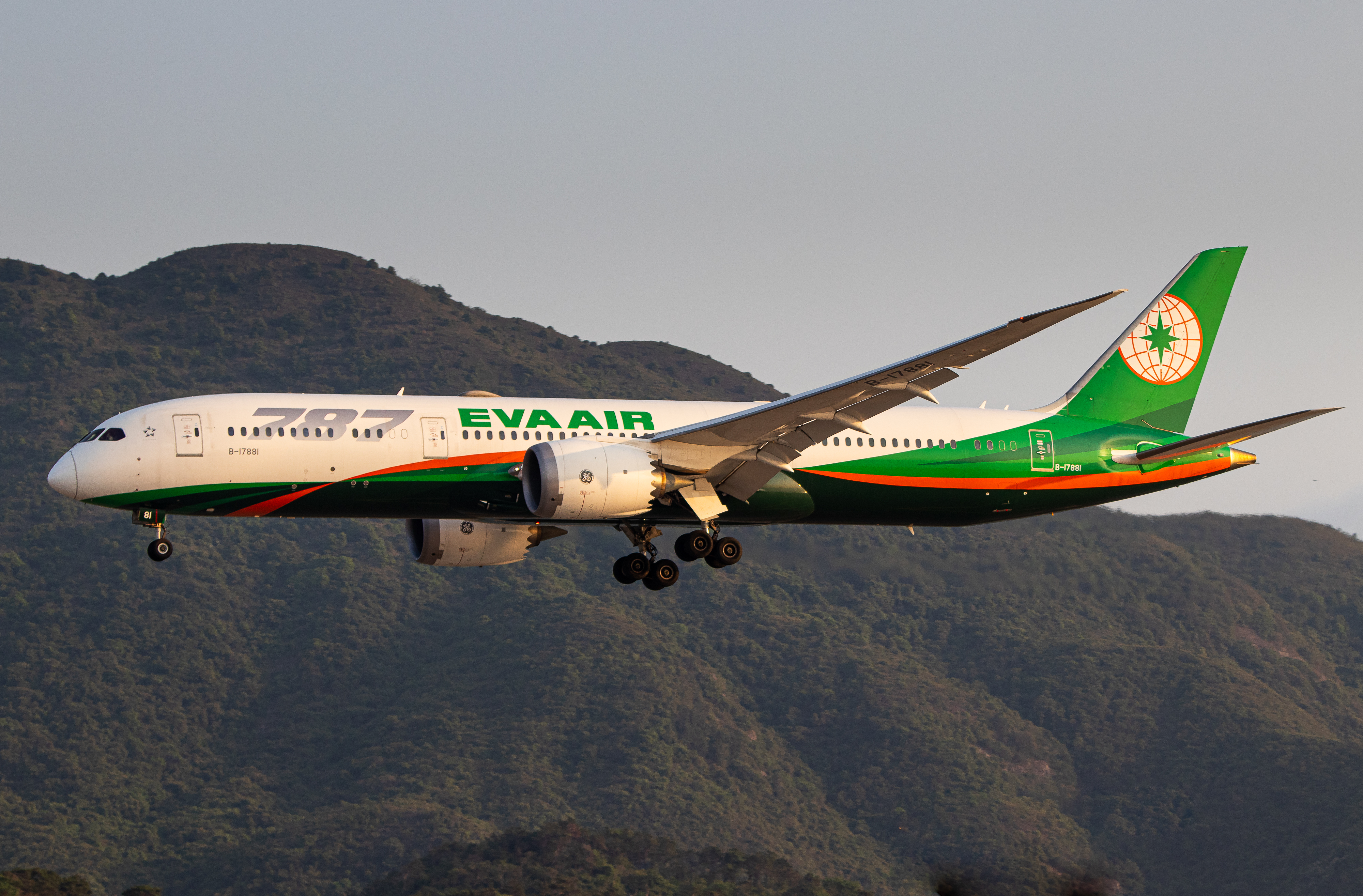 Full size: EVA Air Boeing 787-9 B-17881 at Hong Kong International Airport