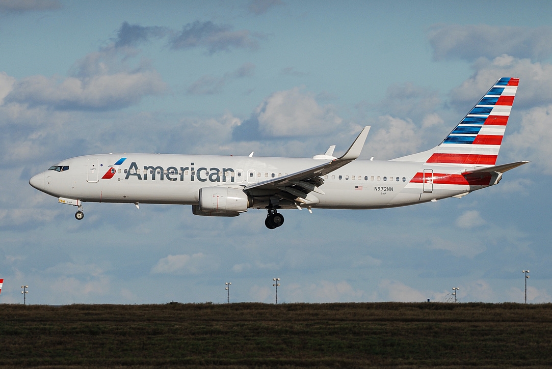 Full size: American Airlines Boeing 737-800 N972NN at Dallas-Fort Worth International Airport