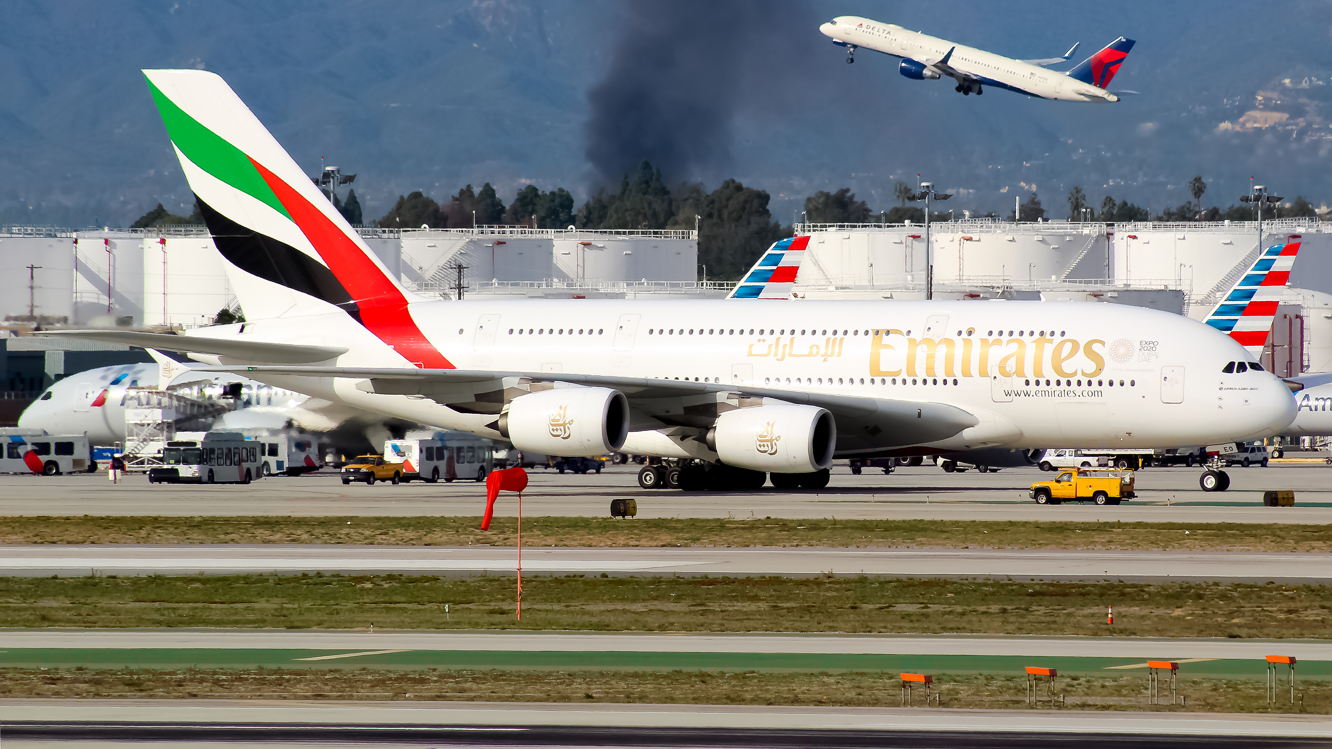 Full size: Emirates Airbus A380-800 A6-EEO at Los Angeles International Airport