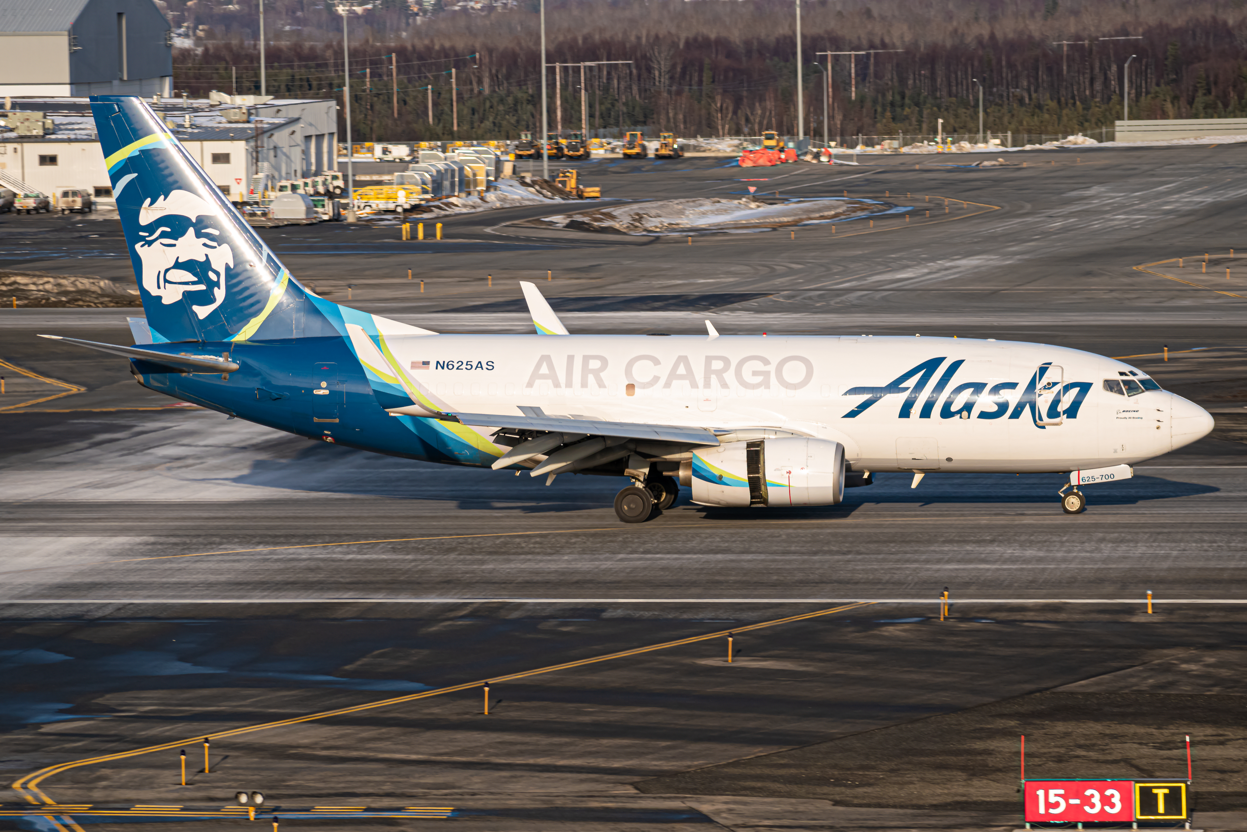 Full size: Alaska Air Cargo Boeing 737-700F N625AS at Anchorage Ted Stevens International Airport